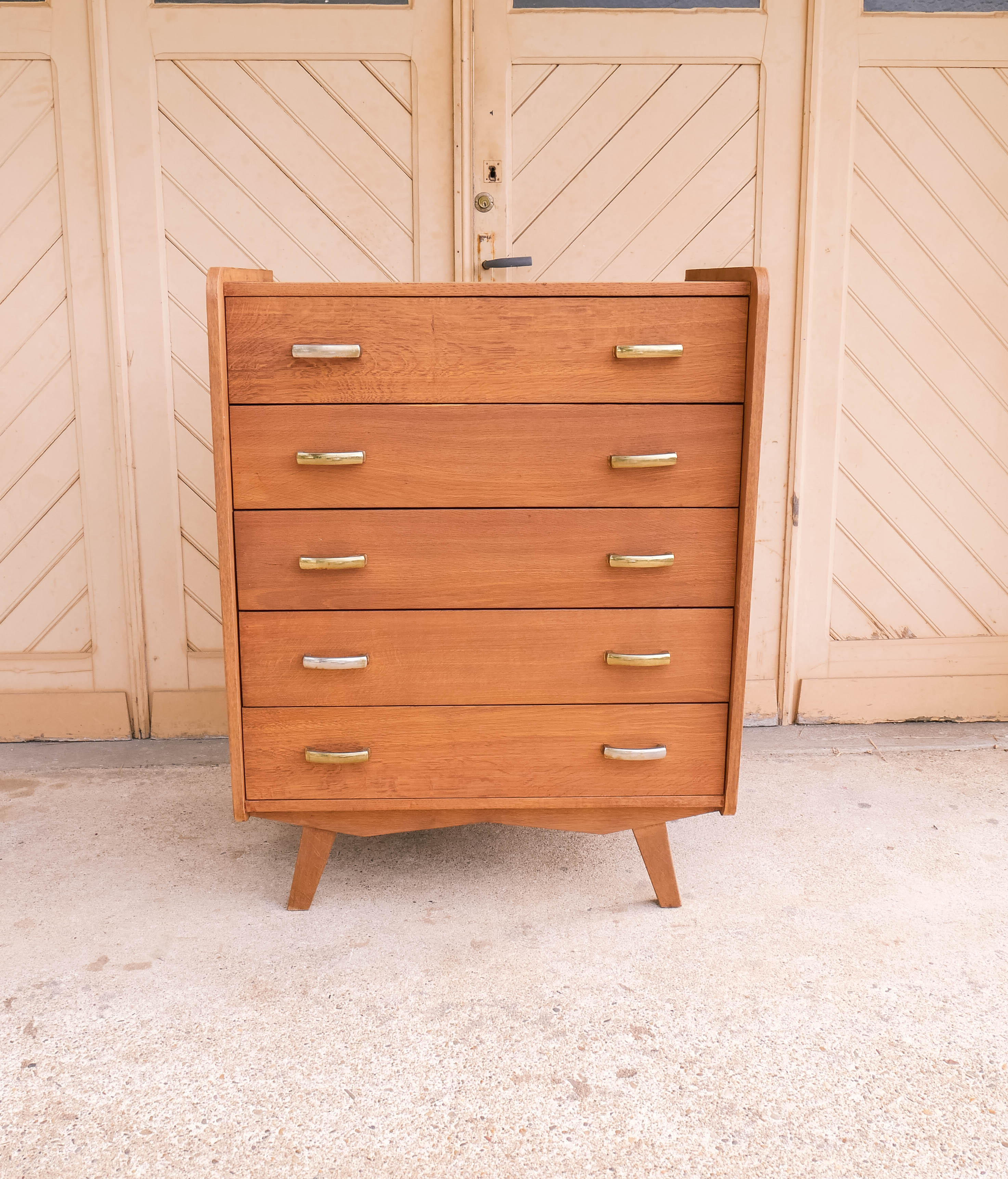 Chest of drawers compass feet