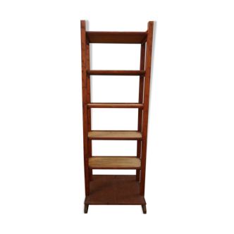 Store shelf