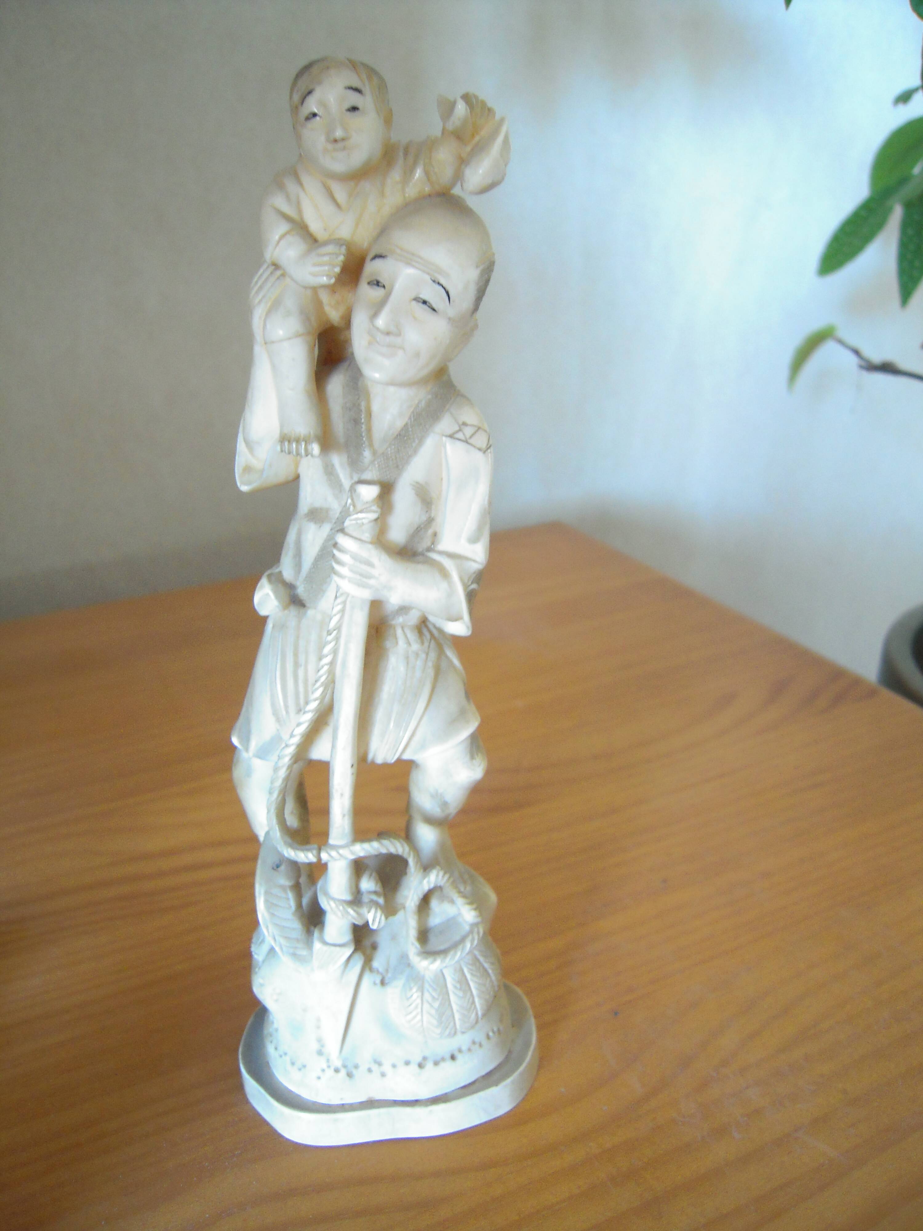 OKIMONO IN CARVED IVORY MEIJI PERIOD (1868 - 1912) FROM JAPAN.