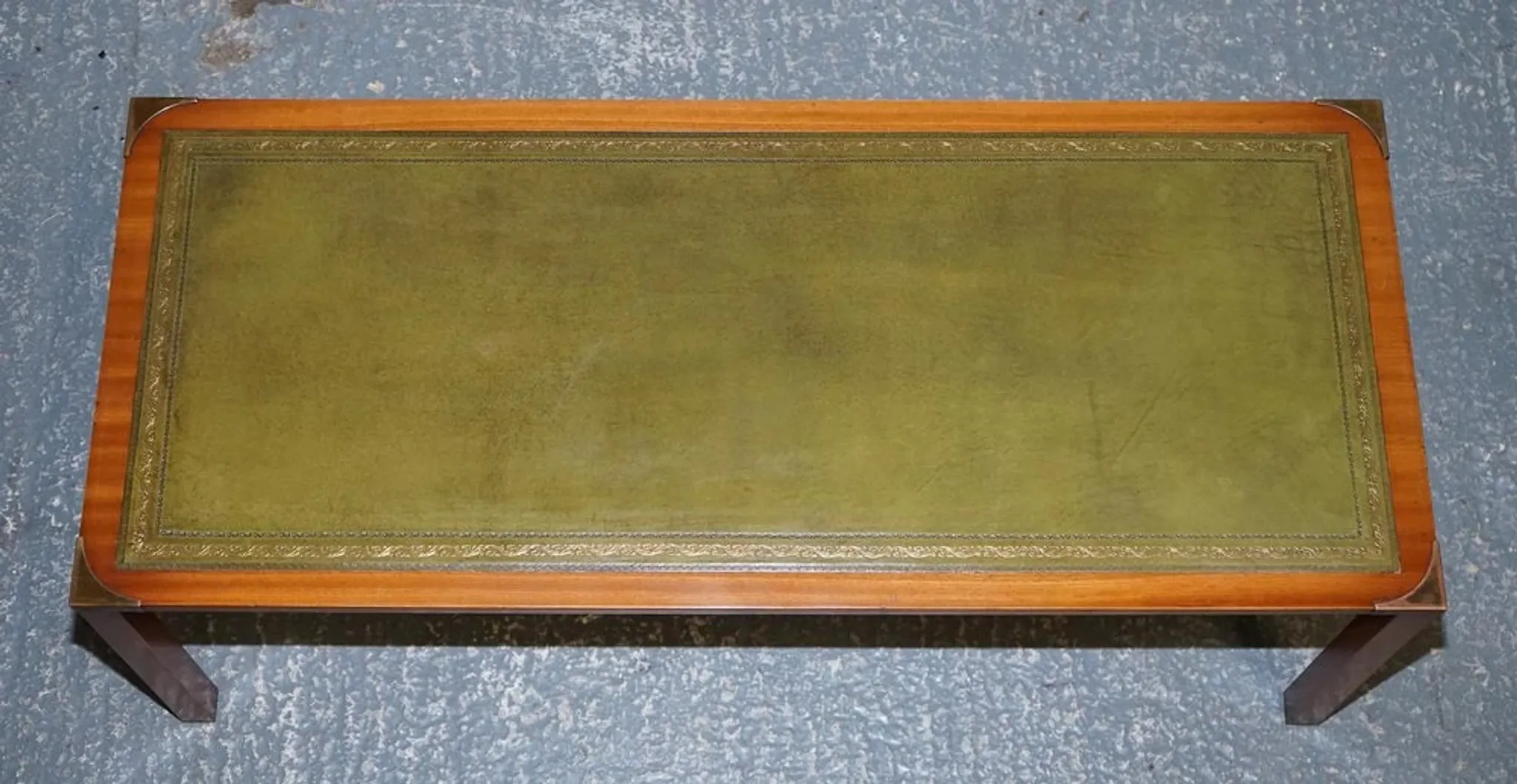 Table Basse Bevan Funnell avec Plateau en Cuir Vert