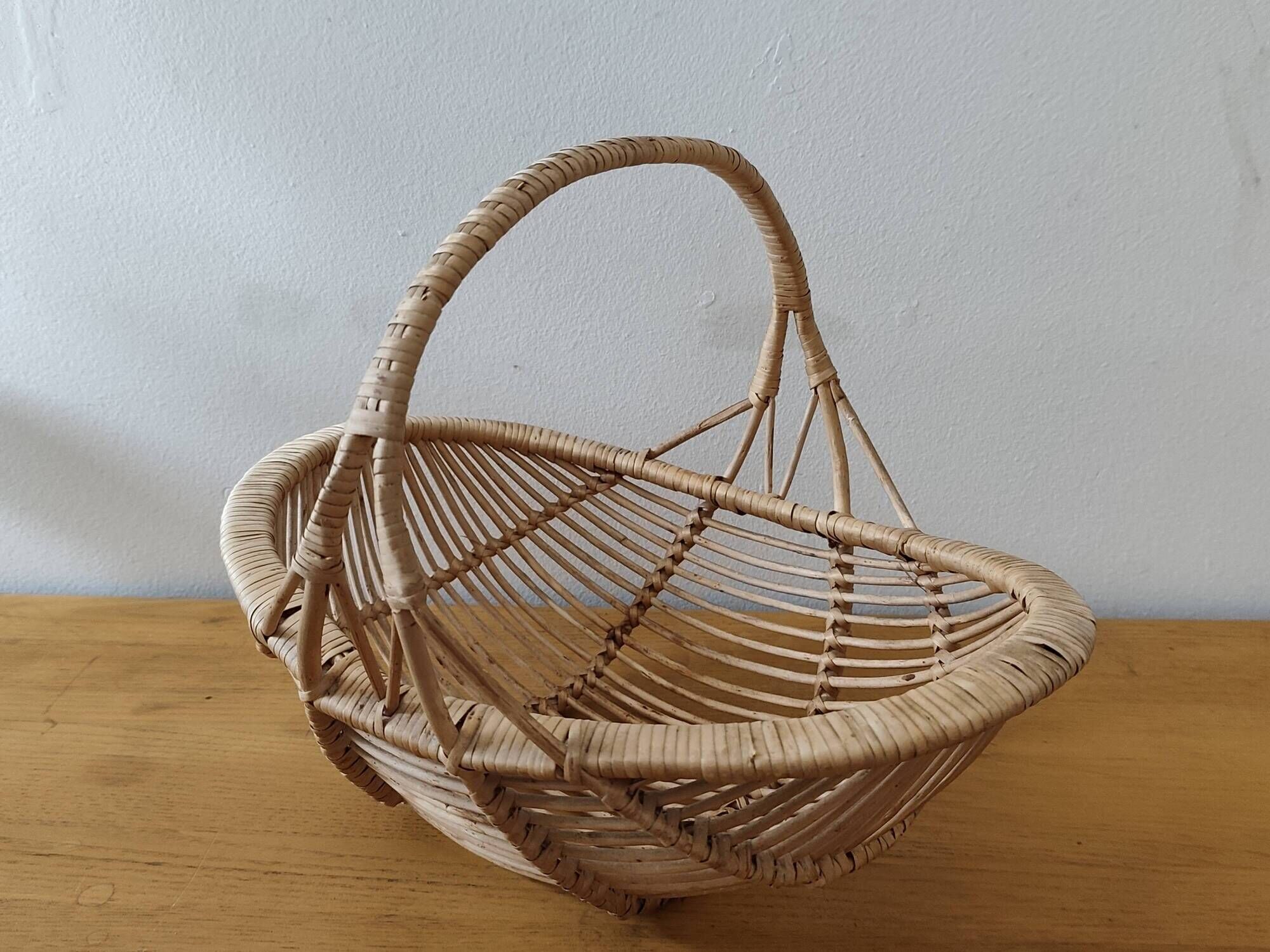 Woven wicker basket