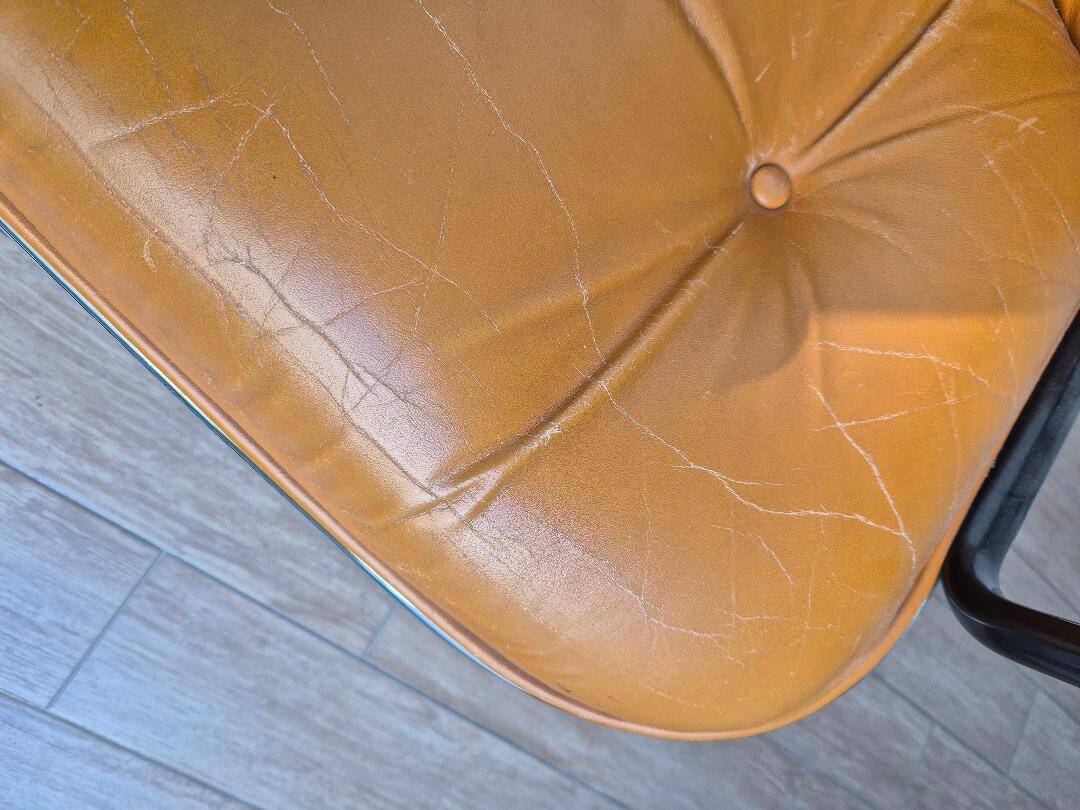 Executive chair with wheels by Pollock