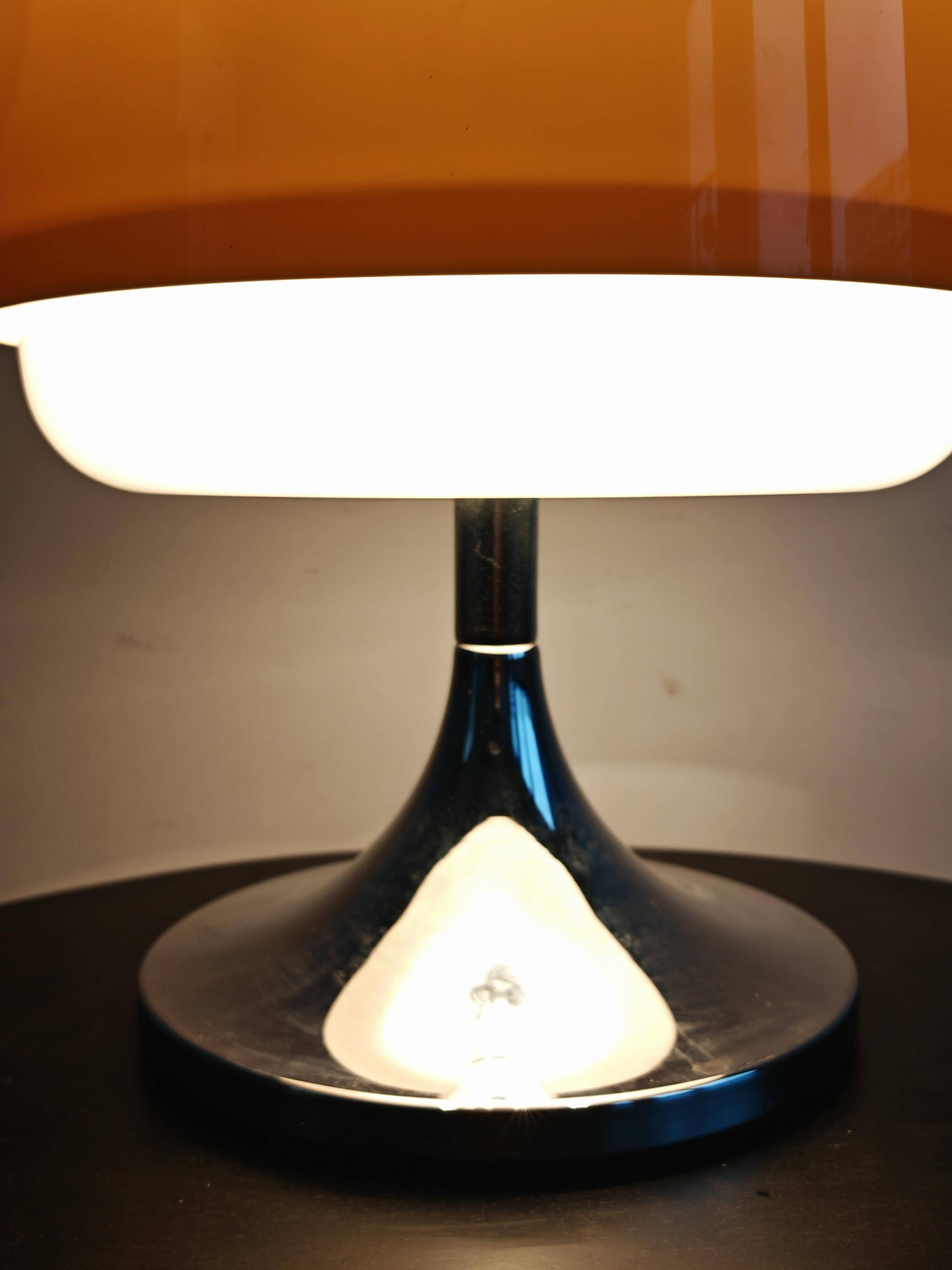 Lampe de table Mid Century Modern "Medusa" Luigi Massoni pour Harvey Guzzini