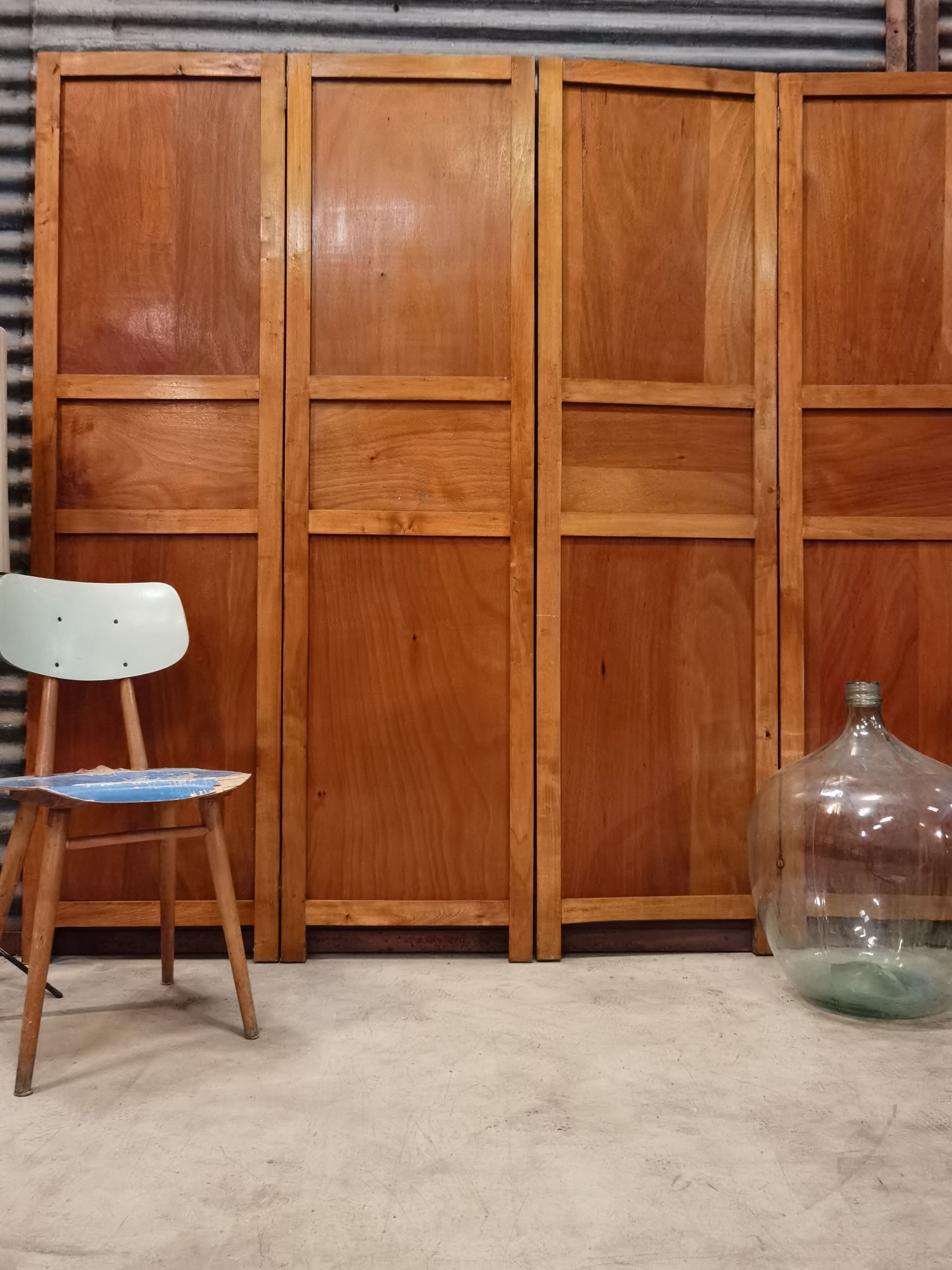 Wooden screen year 60