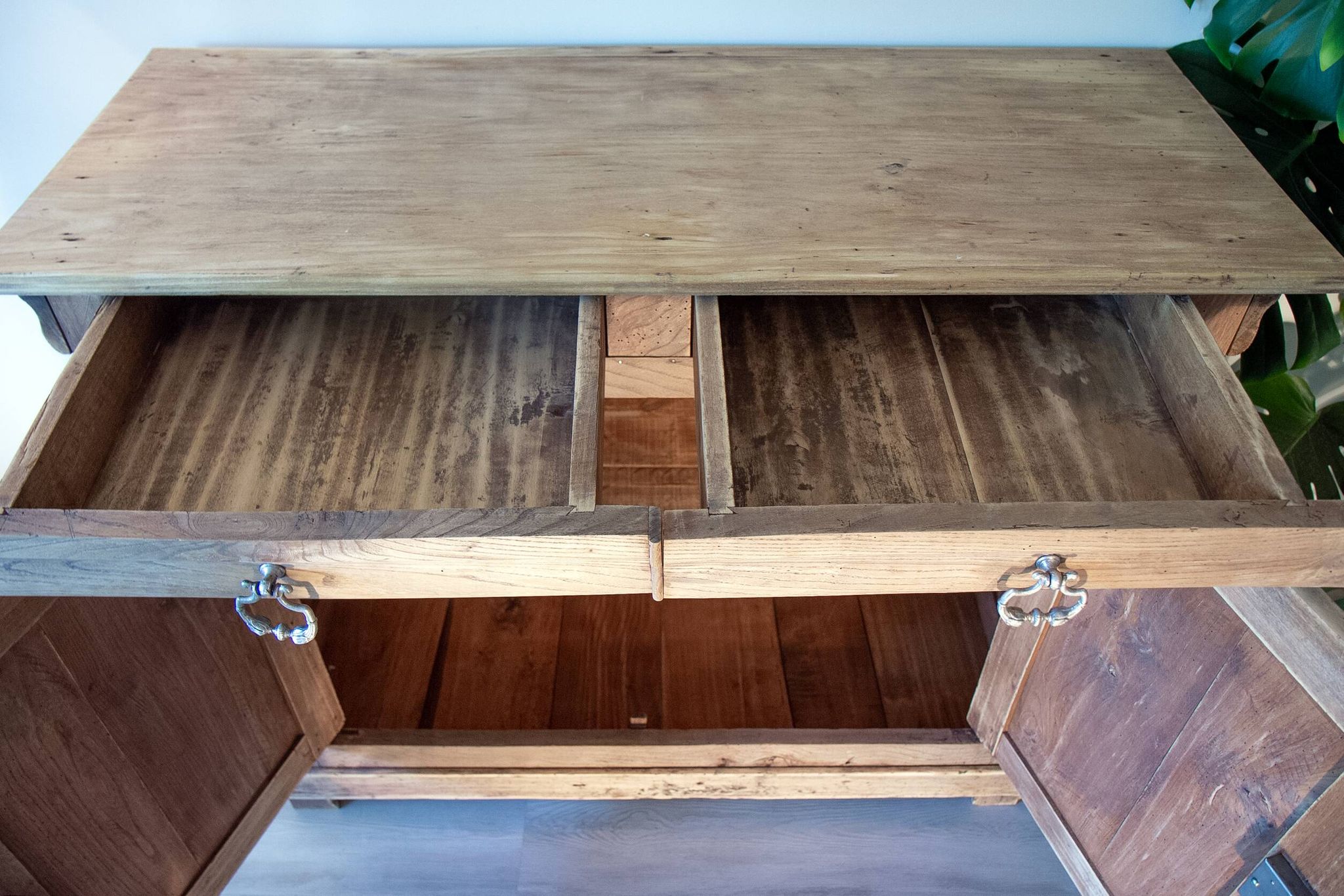 Buffet parisien ancien, Chêne clair brut