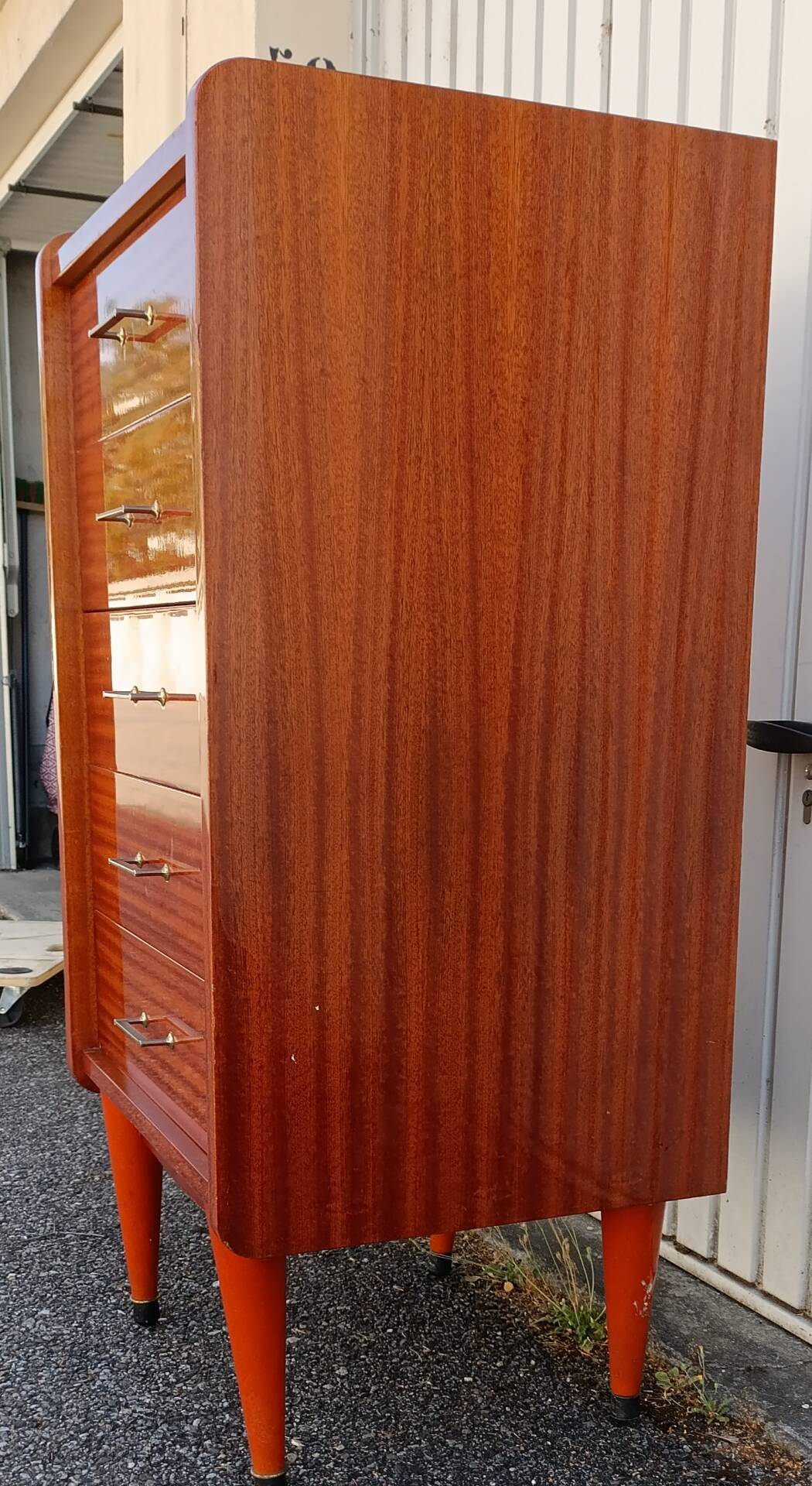 Chest of drawers