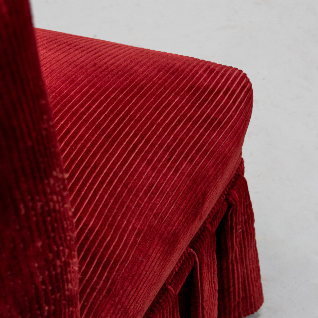 Fauteuil crapaud en velours côtelé rouge des années 1960