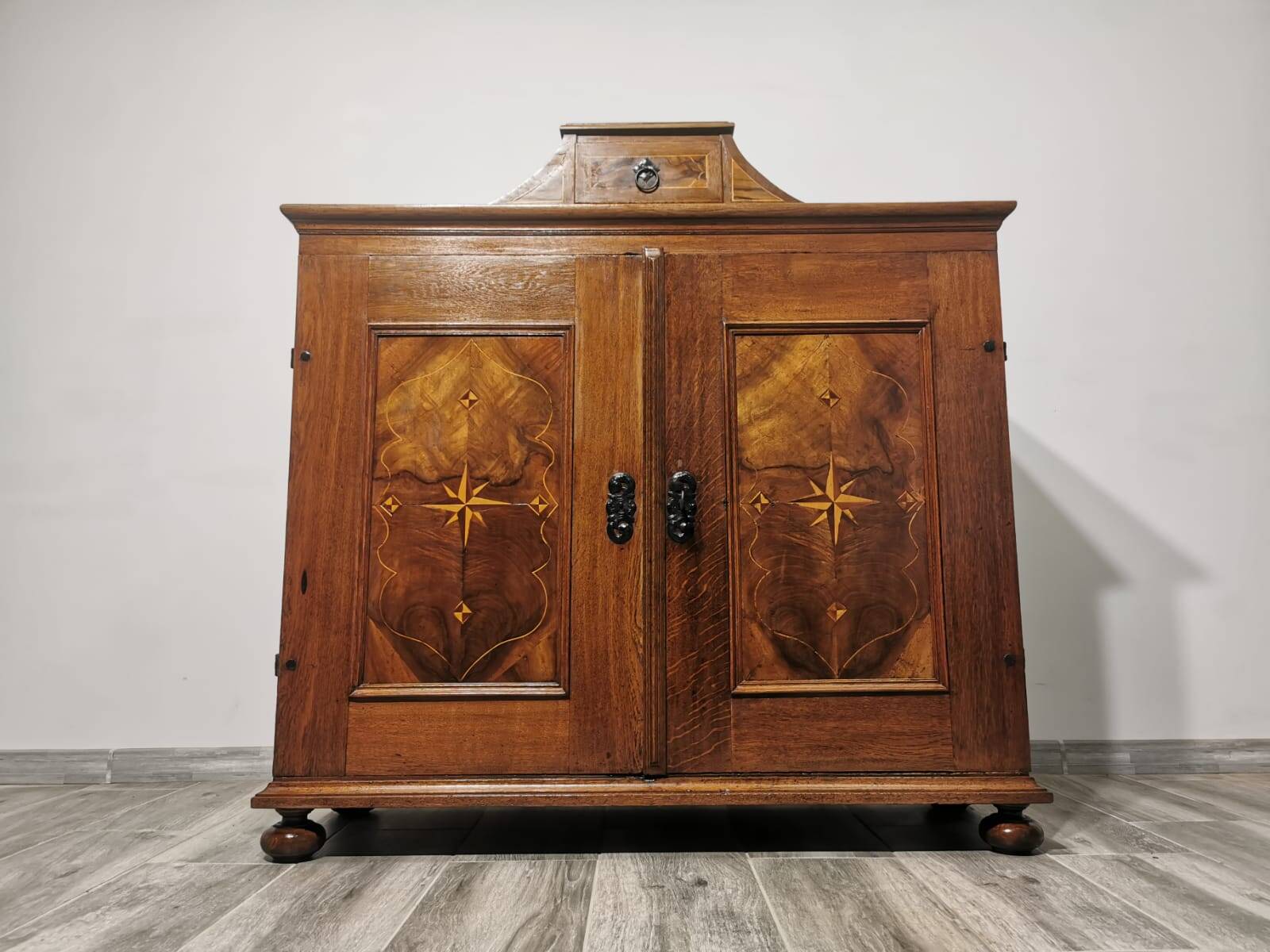 Baroque cabinet