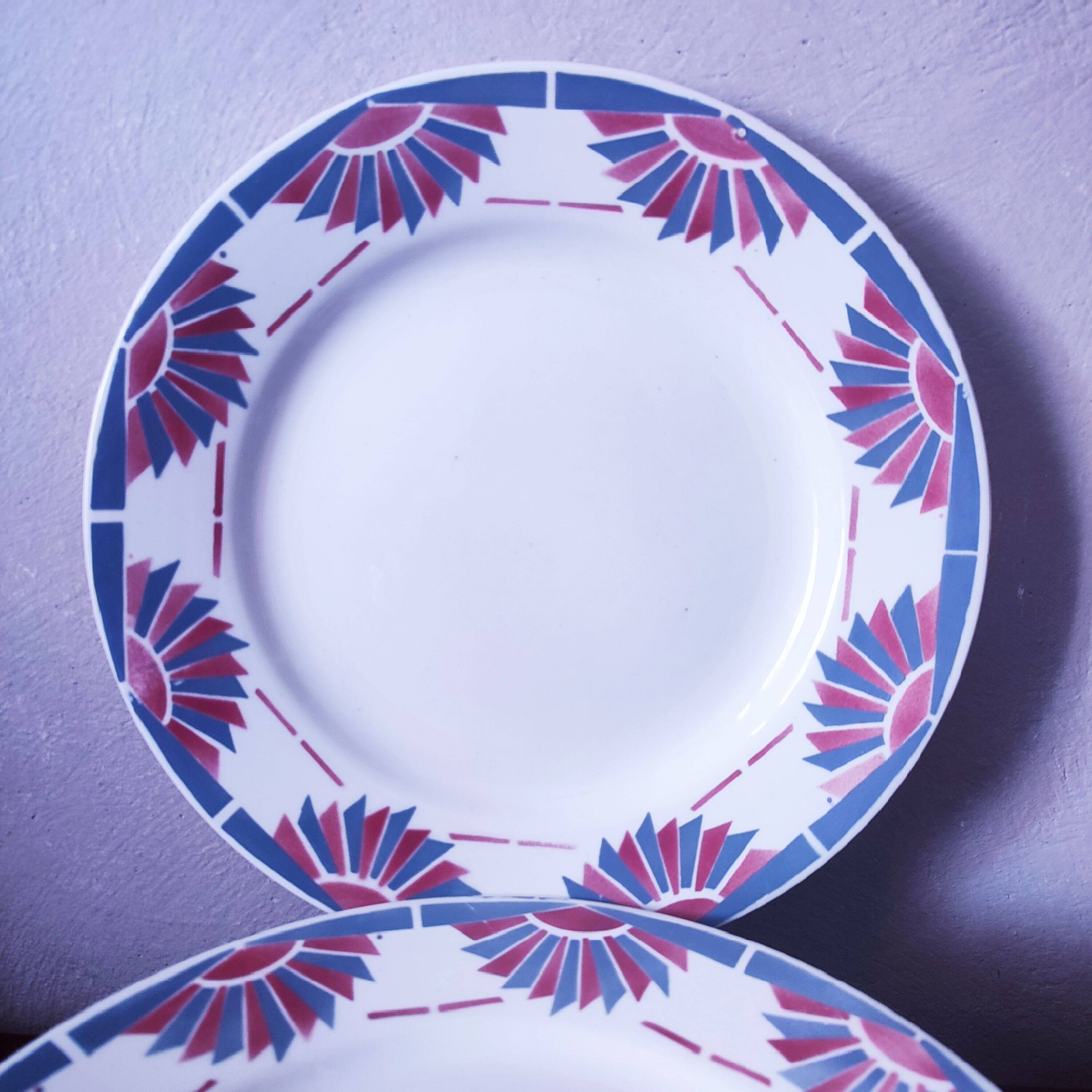 6 Art Deco earthenware dinner plates