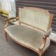 Salon de style Louis XVI en bois doré et velours