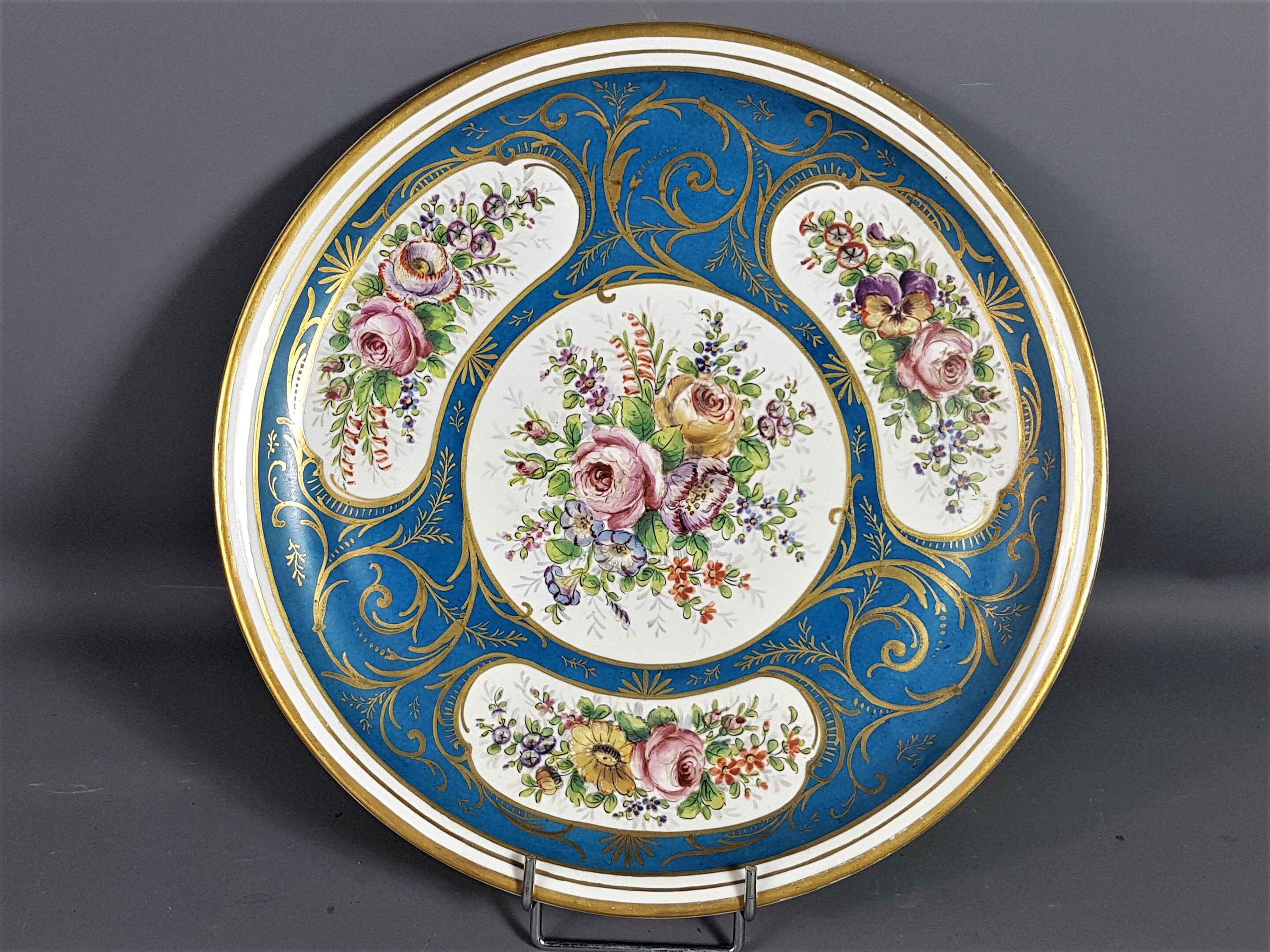 Flat porcelain beautiful floral decoration brand apocrypha of Sèvres BS
