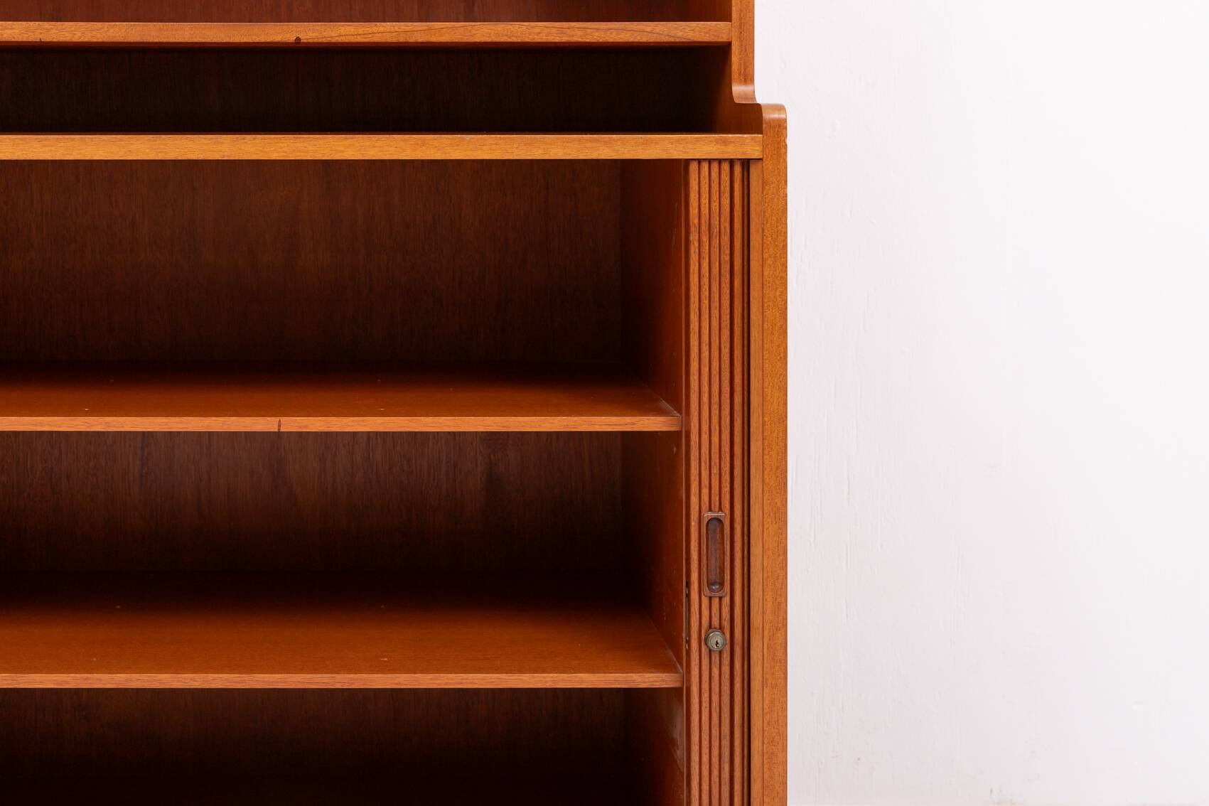 Armoire danoise moderne du milieu du siècle conçue par Willy Beck pour Morten Olsen