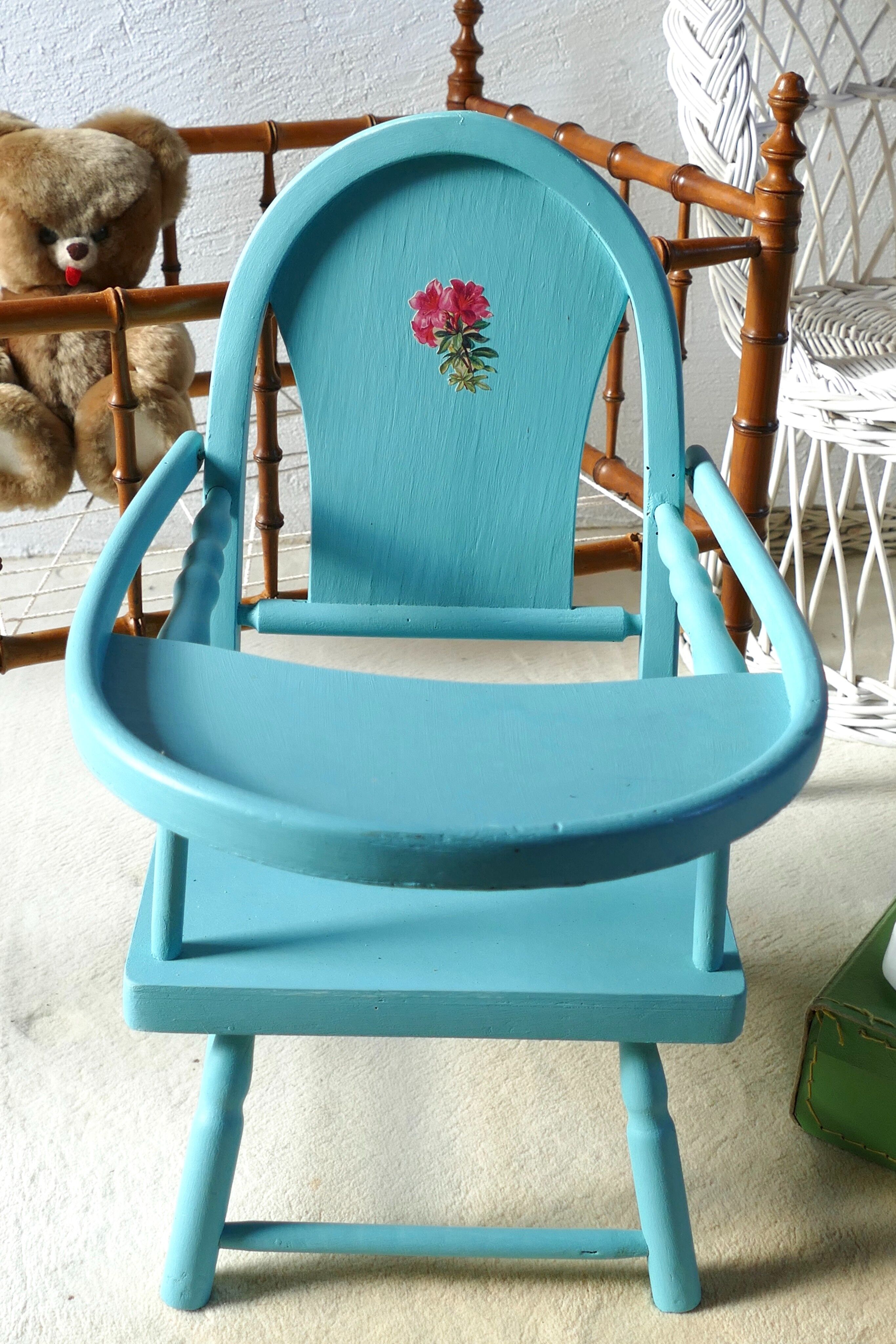 Doll chair