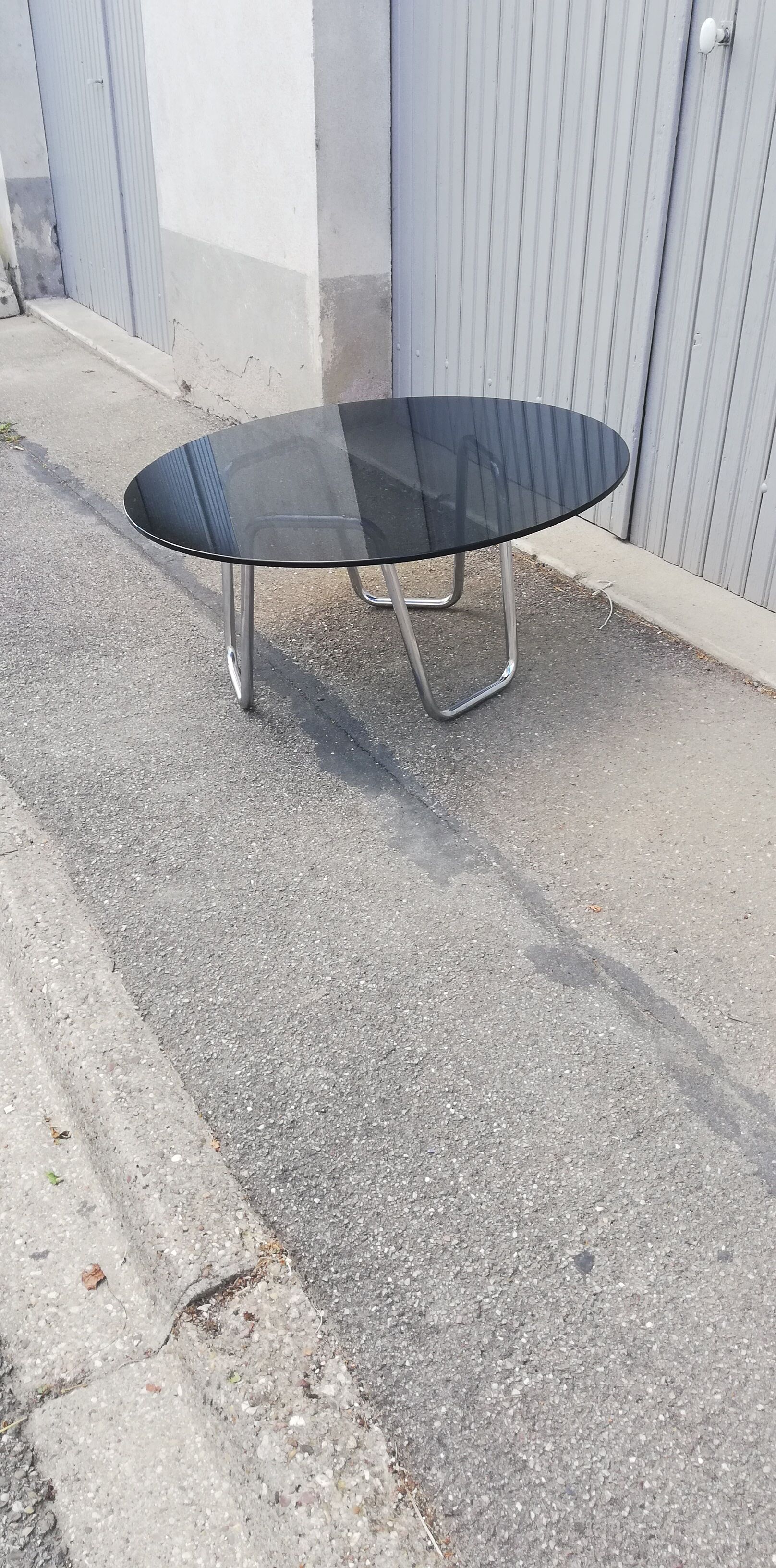 Table basse vintage chrome et verre fumé