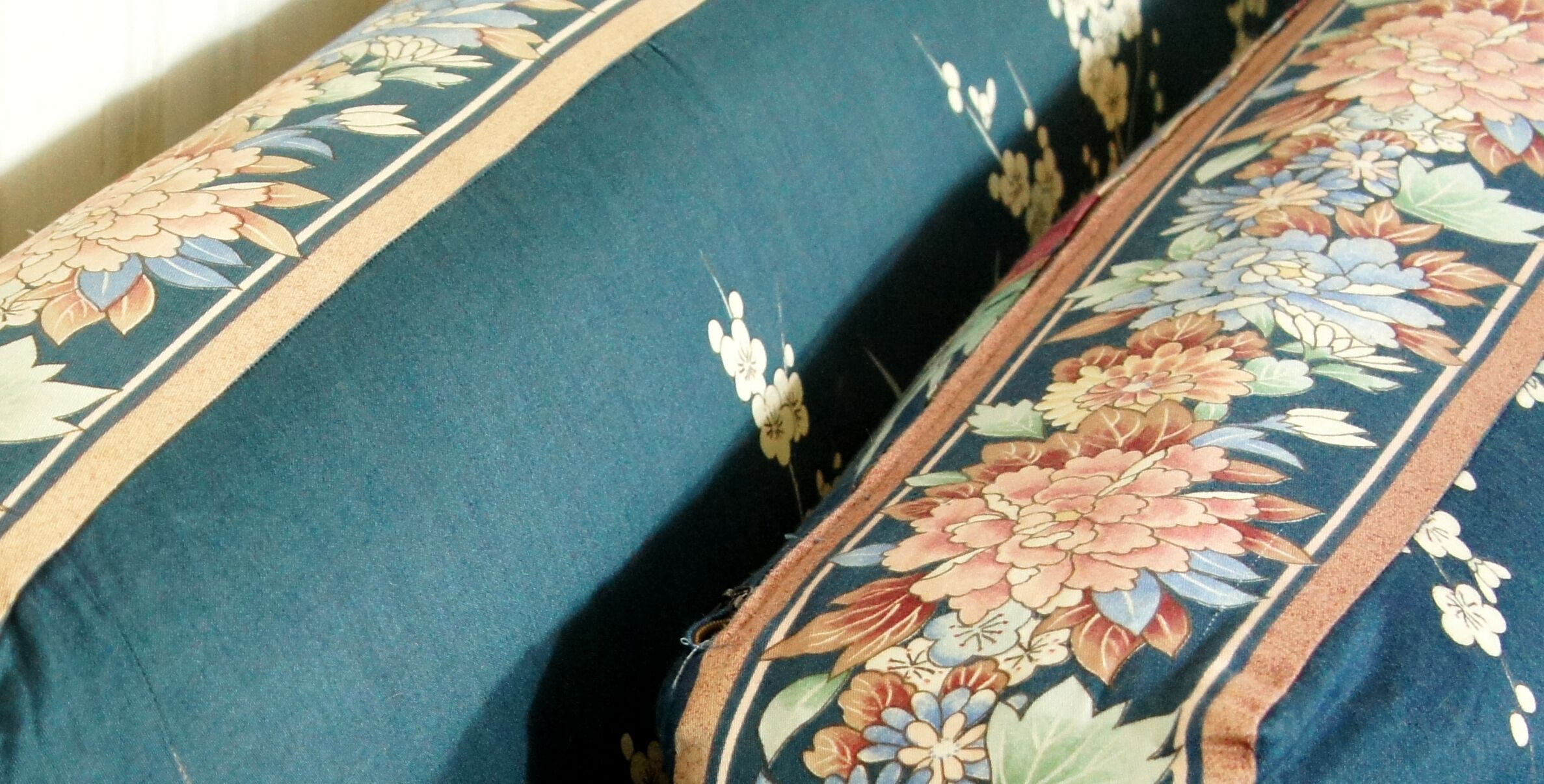 Canapé matelas de sol "bohème" en coton fleuri satiné