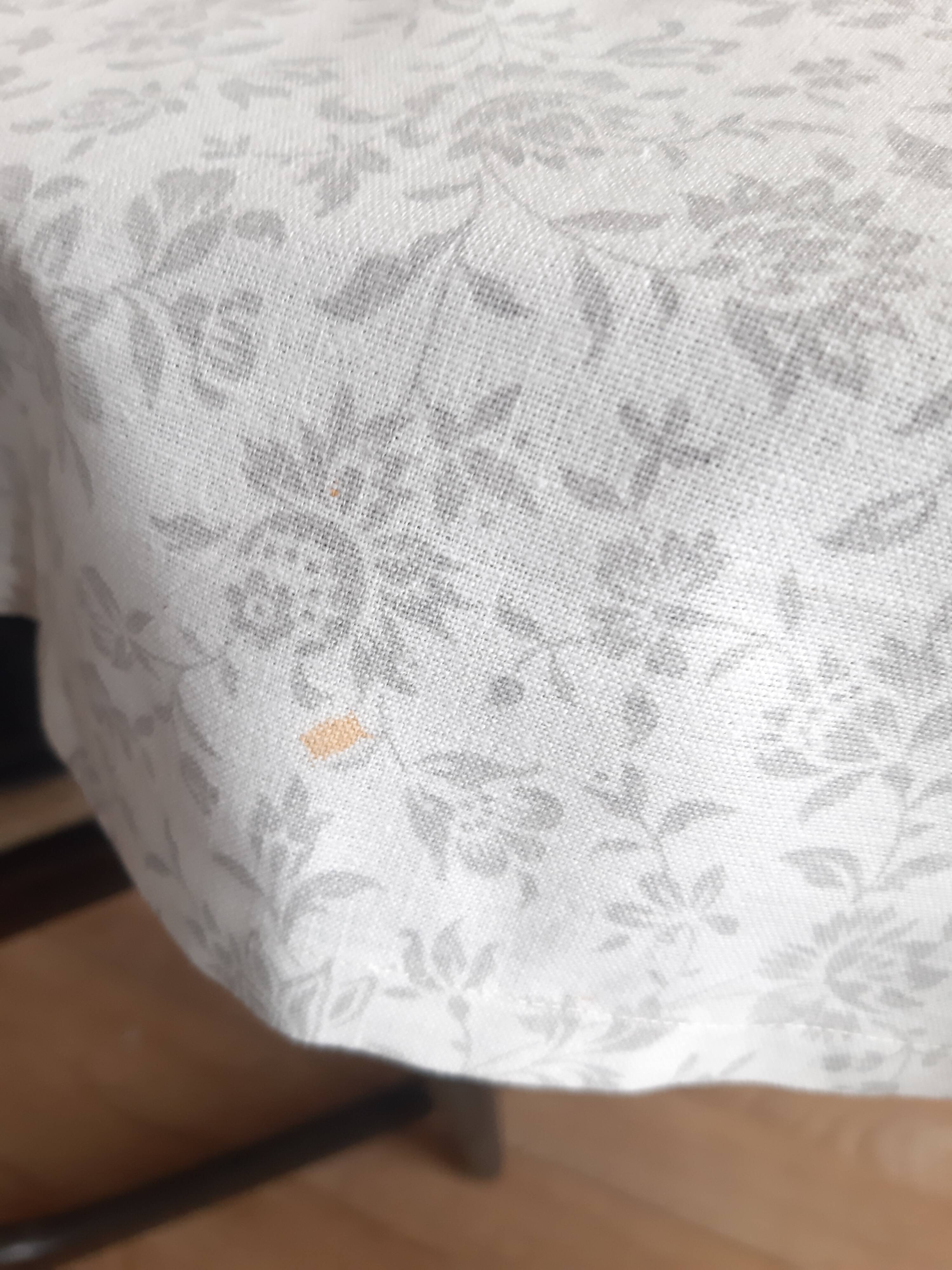 Tablecloth & towels