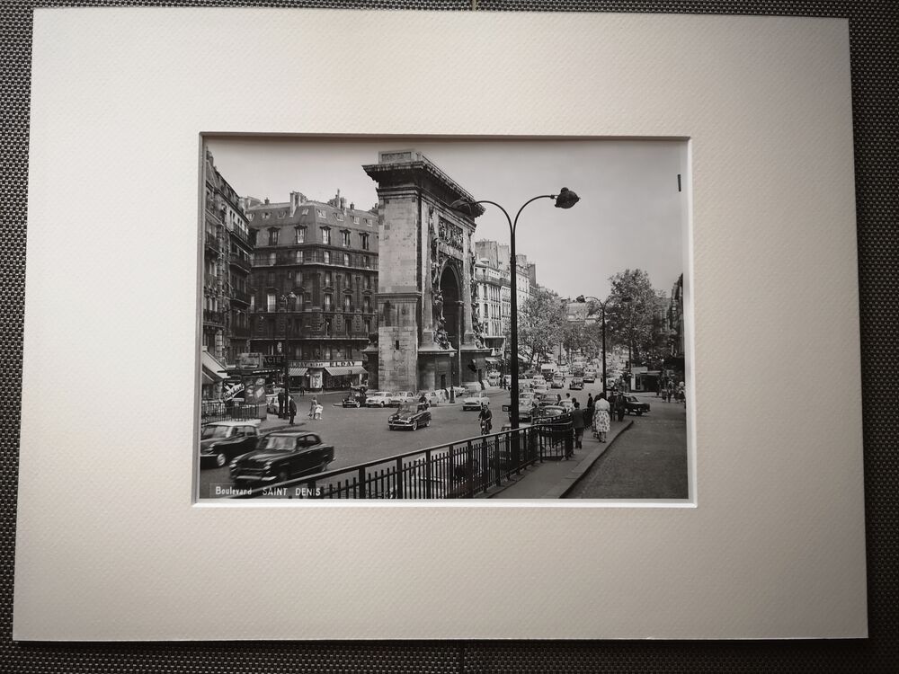 Photograph 18x24cm - Black and white silver print - Boulevard Saint Denis- 1950s-1960s