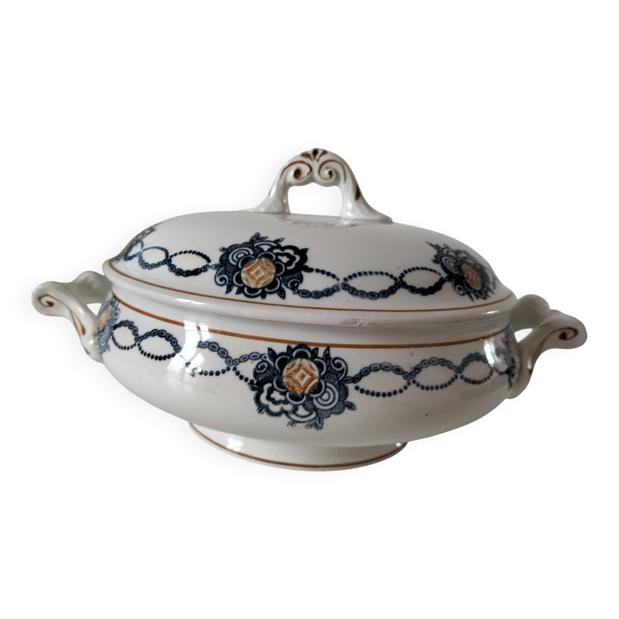 Antique Saint-Amandinoise tureen, blue and ochre decoration 6523, 1900-1920