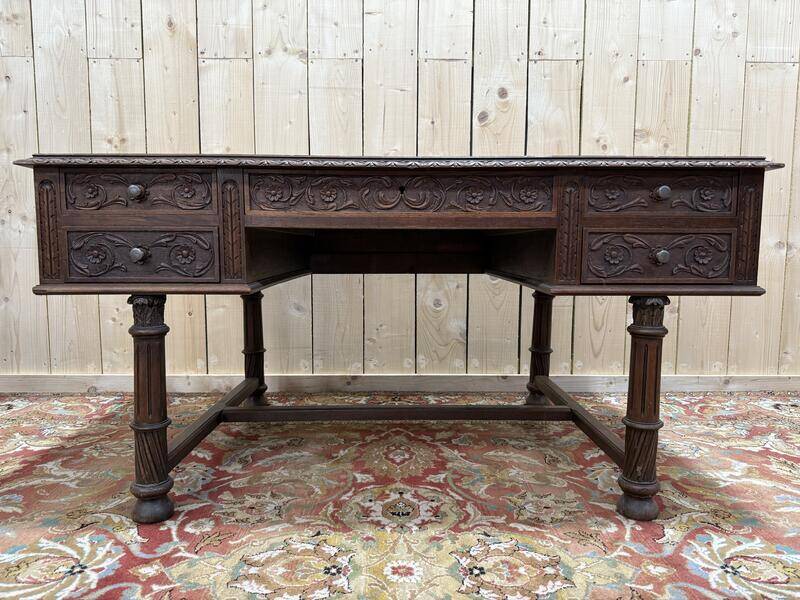 Bureau plat en chêne massif de style Renaissance