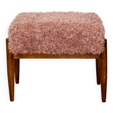 Tabouret Edmund Homa, siège rose, cheveux longs.