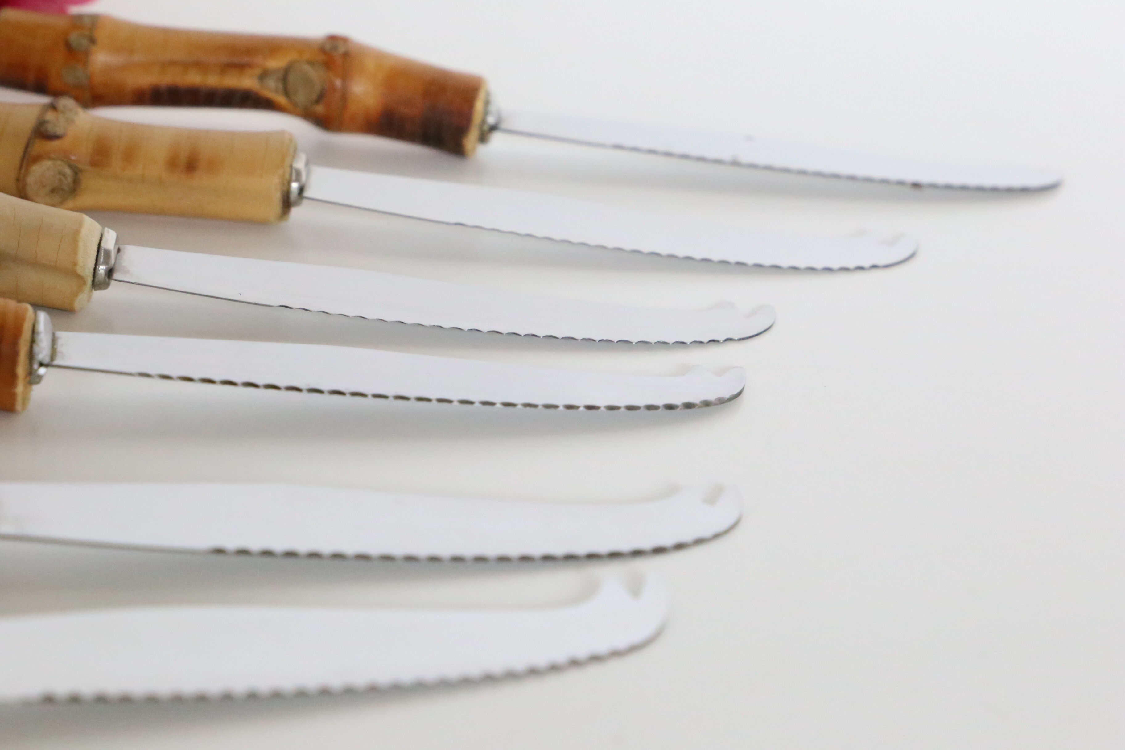 Service of 6 cheese knives, stainless blade and real rattan handle, vintage