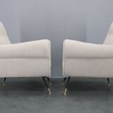 Paire de fauteuils bouclés italiens du milieu du siècle, pieds en fer et laiton, années 1950