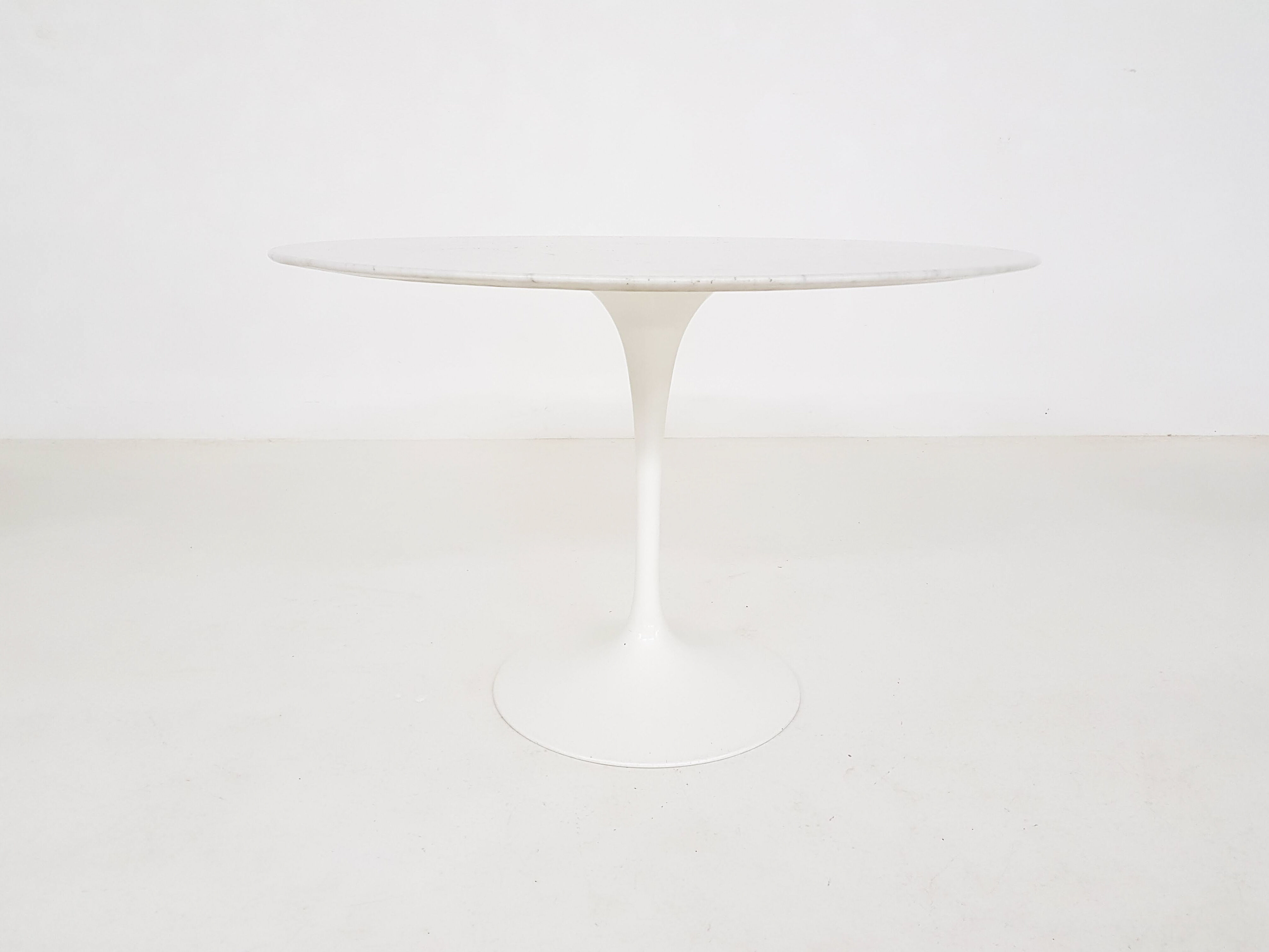 Tulip Table by Eero Saarinen for Knoll International