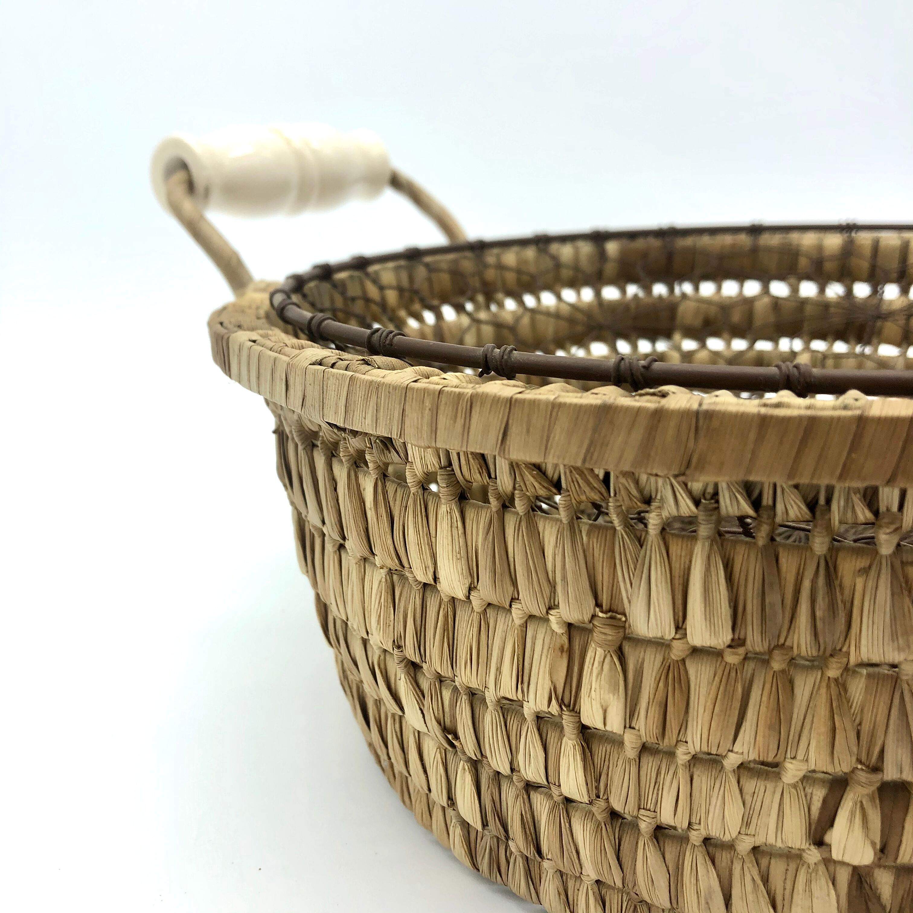 Bread pan, porcelain handle