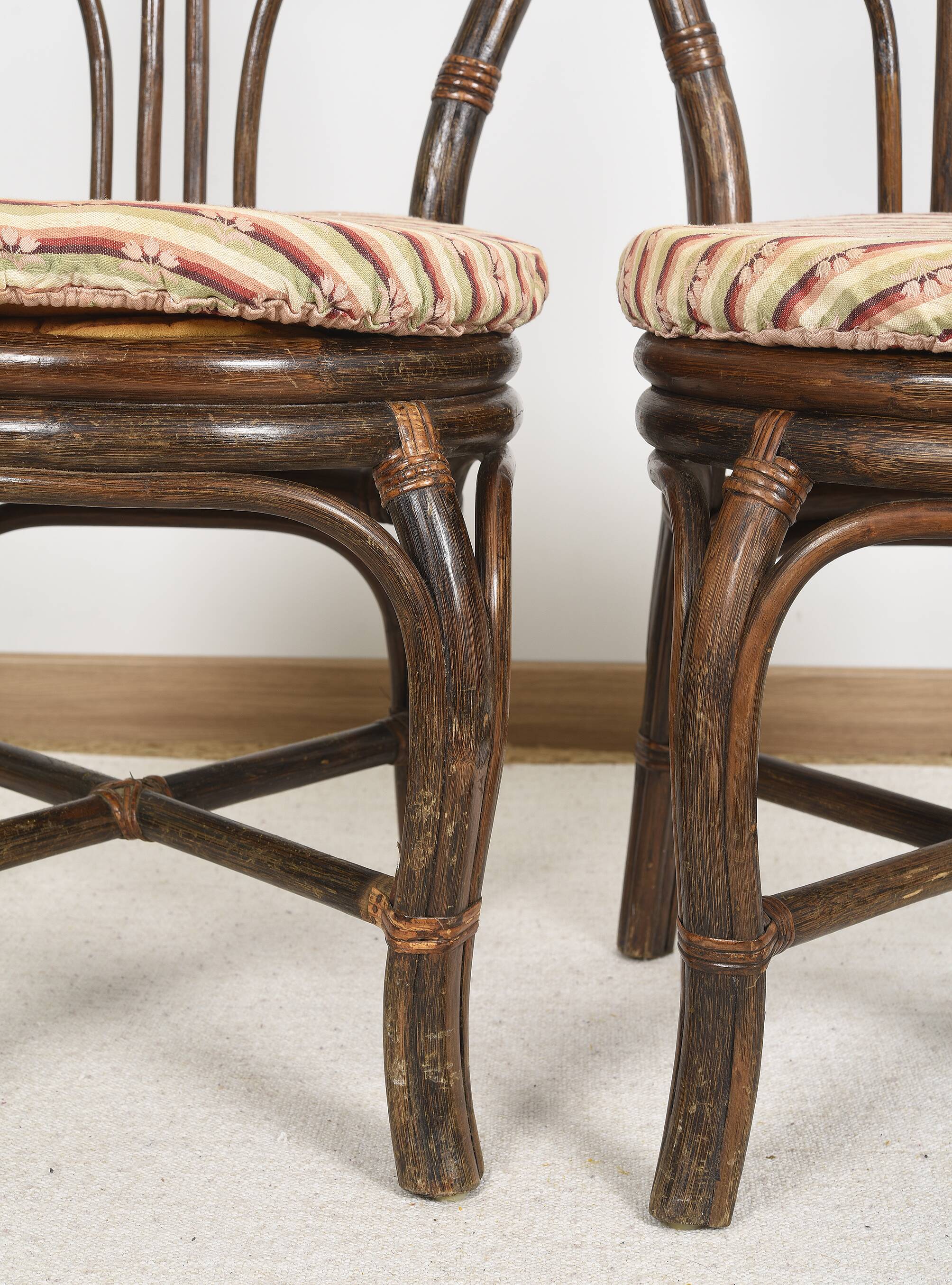 Set of 4 turned wicker chairs, vintage.