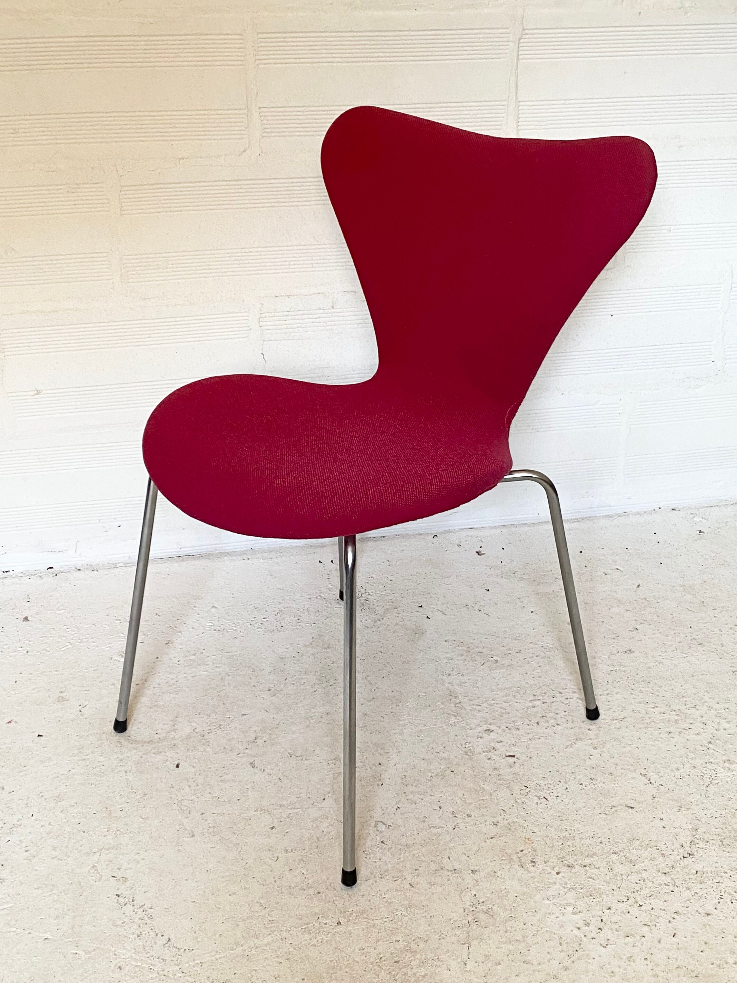 Pink chair 3107 by Arne Jacobsen
