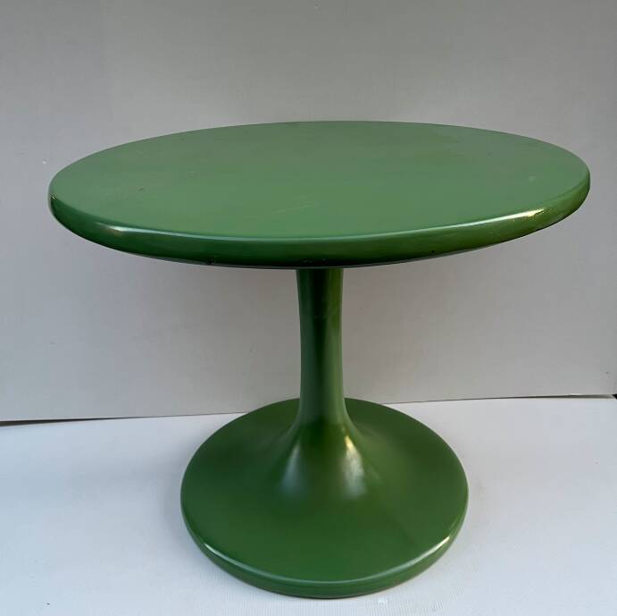 Green lacquered tulip-shaped coffee table