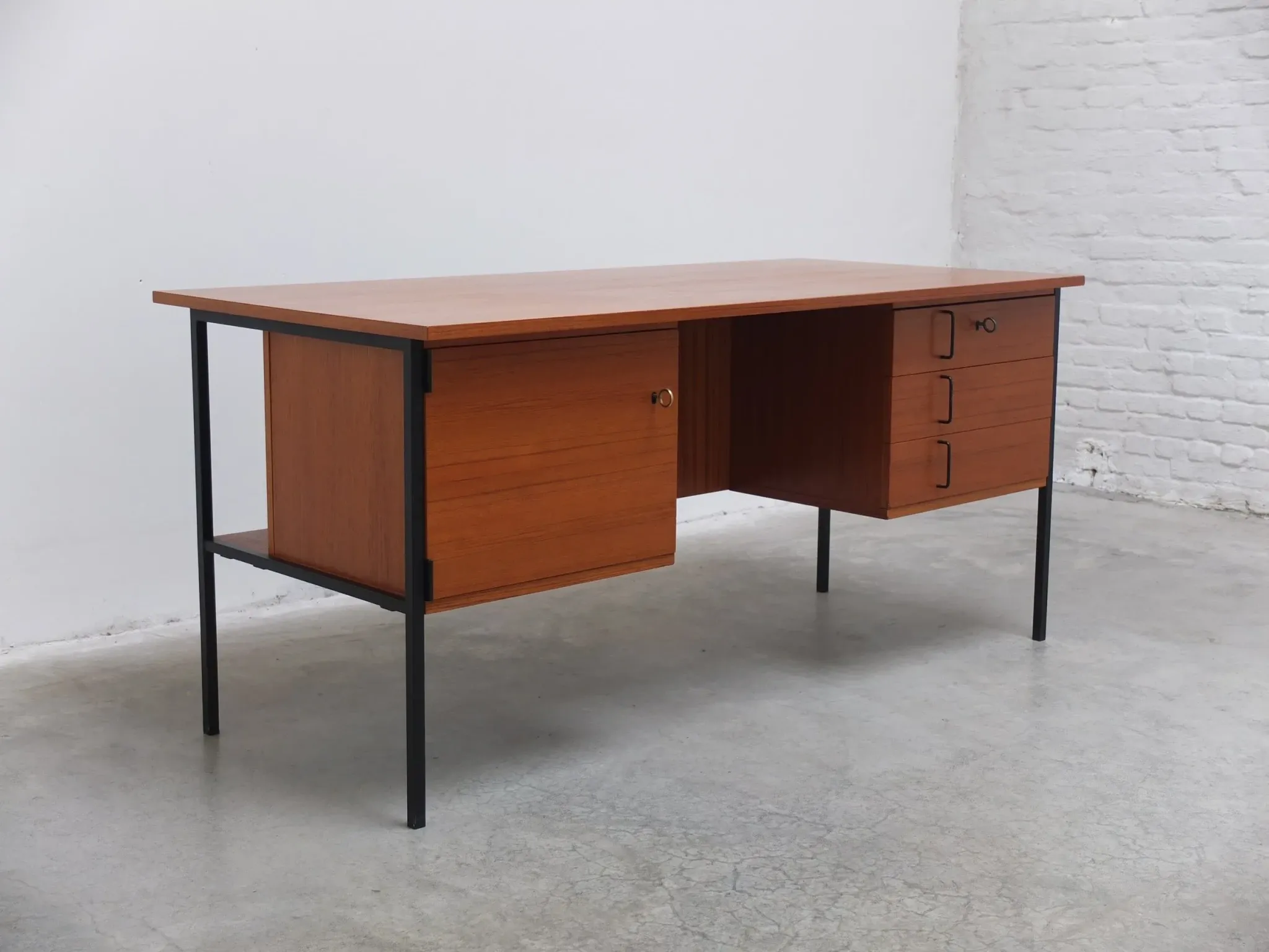 Minimalist freestanding desk by Günter Renkel for REGO, 1960s