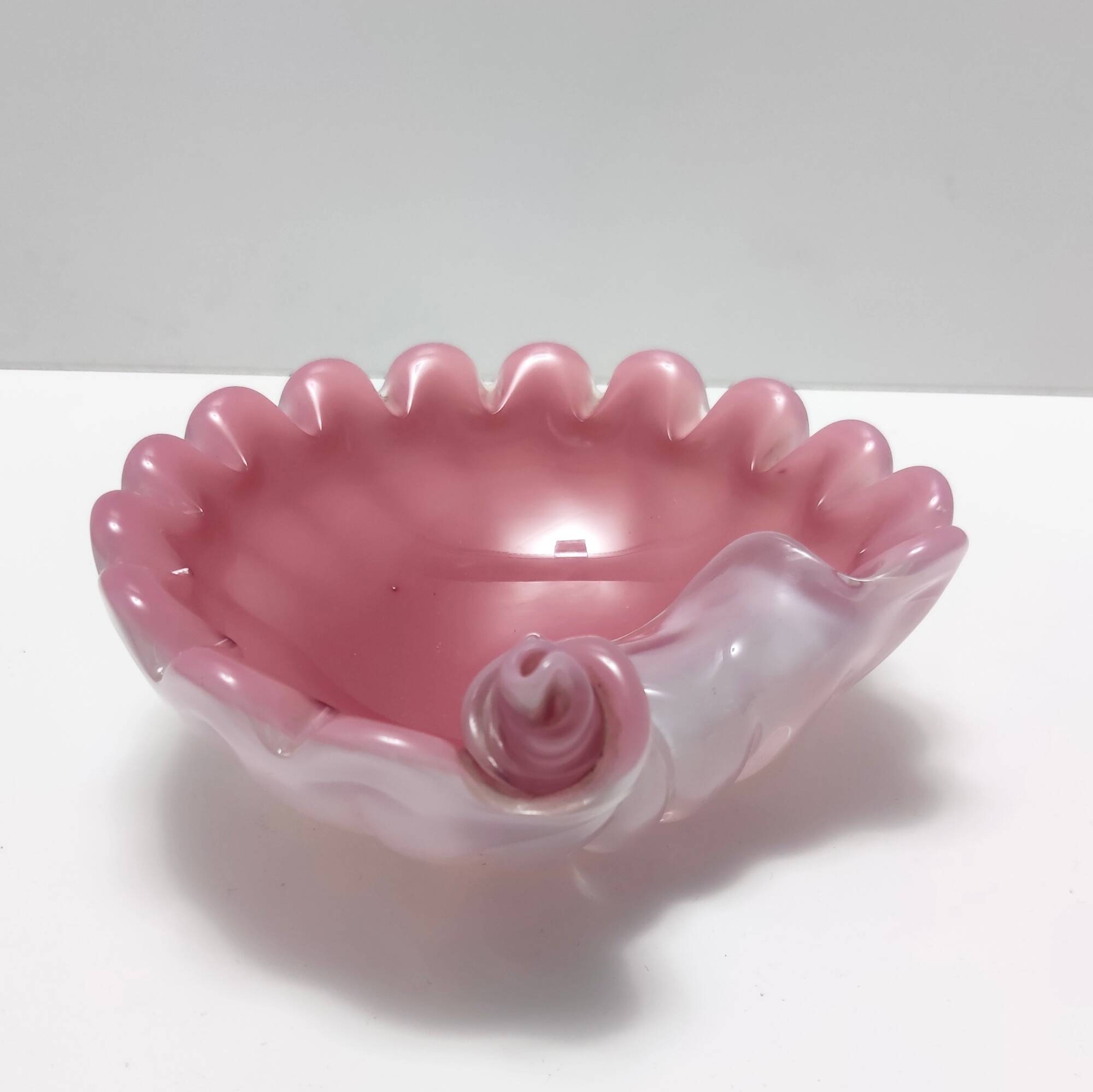 Vide poche, cendrier en opaline rose et verre Lattimo par Fratelli Toso, Italie