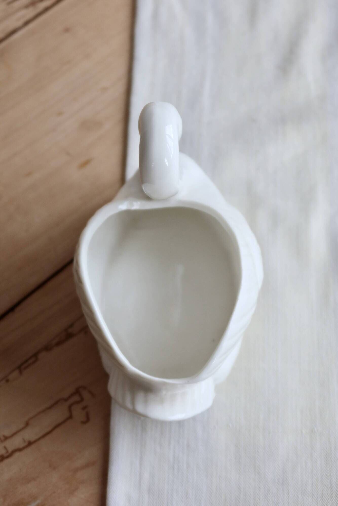 Vintage white porcelain swan cache-pot