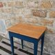 Table d’appoint ancienne rénovée – plateau bois naturel