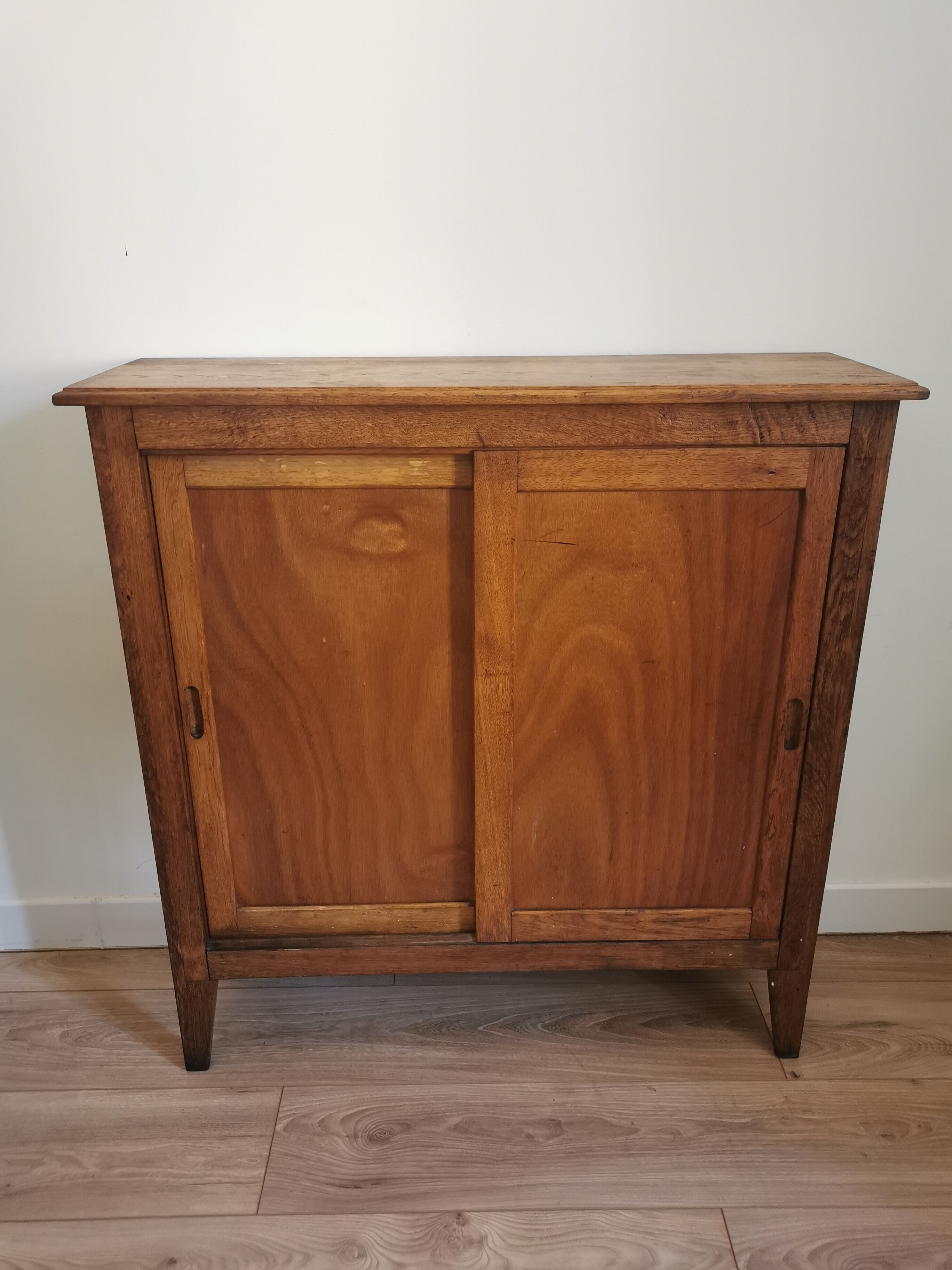 Meuble de rangement des années 40