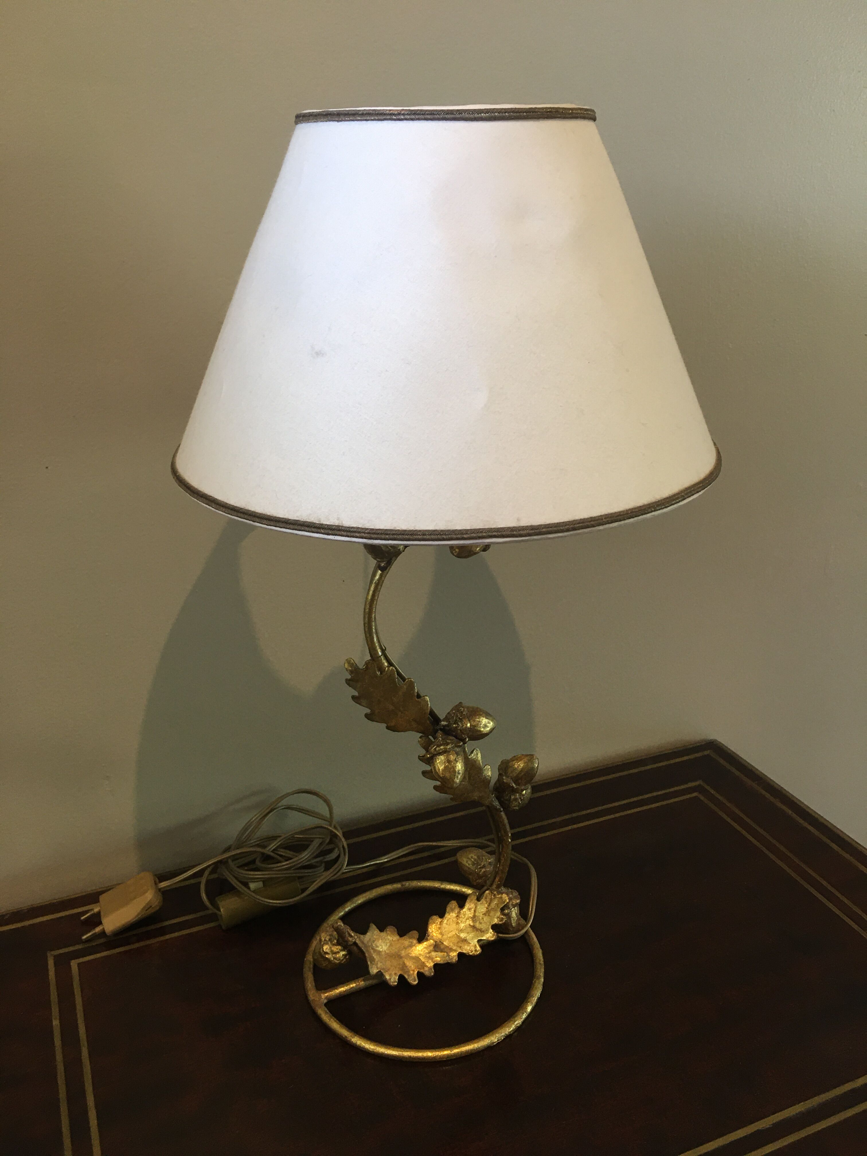 Golden lamp oak leaves