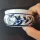 Petite coupe chinoise bleu et blanc à décor floral – XXe siècle