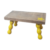 Tabouret vintage aux pieds jaunes