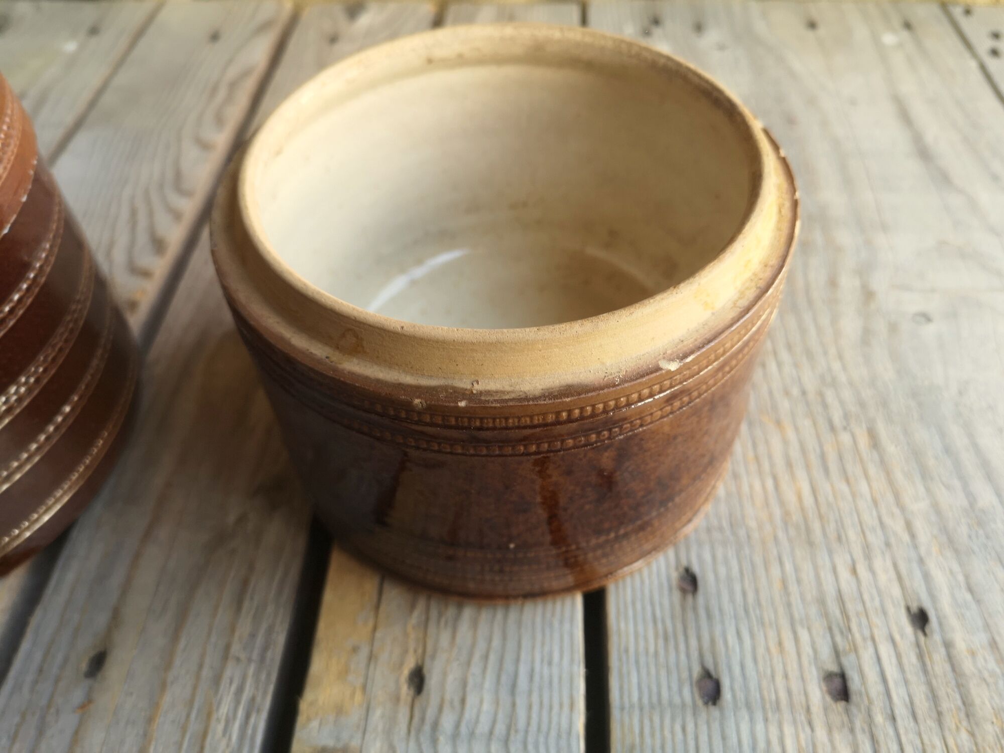 2 decorative sandstone boxes with lid
