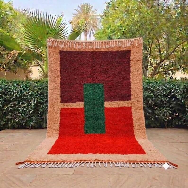 Pure wool rug, handwoven in traditional craftsmanship, size 150/250 cm.