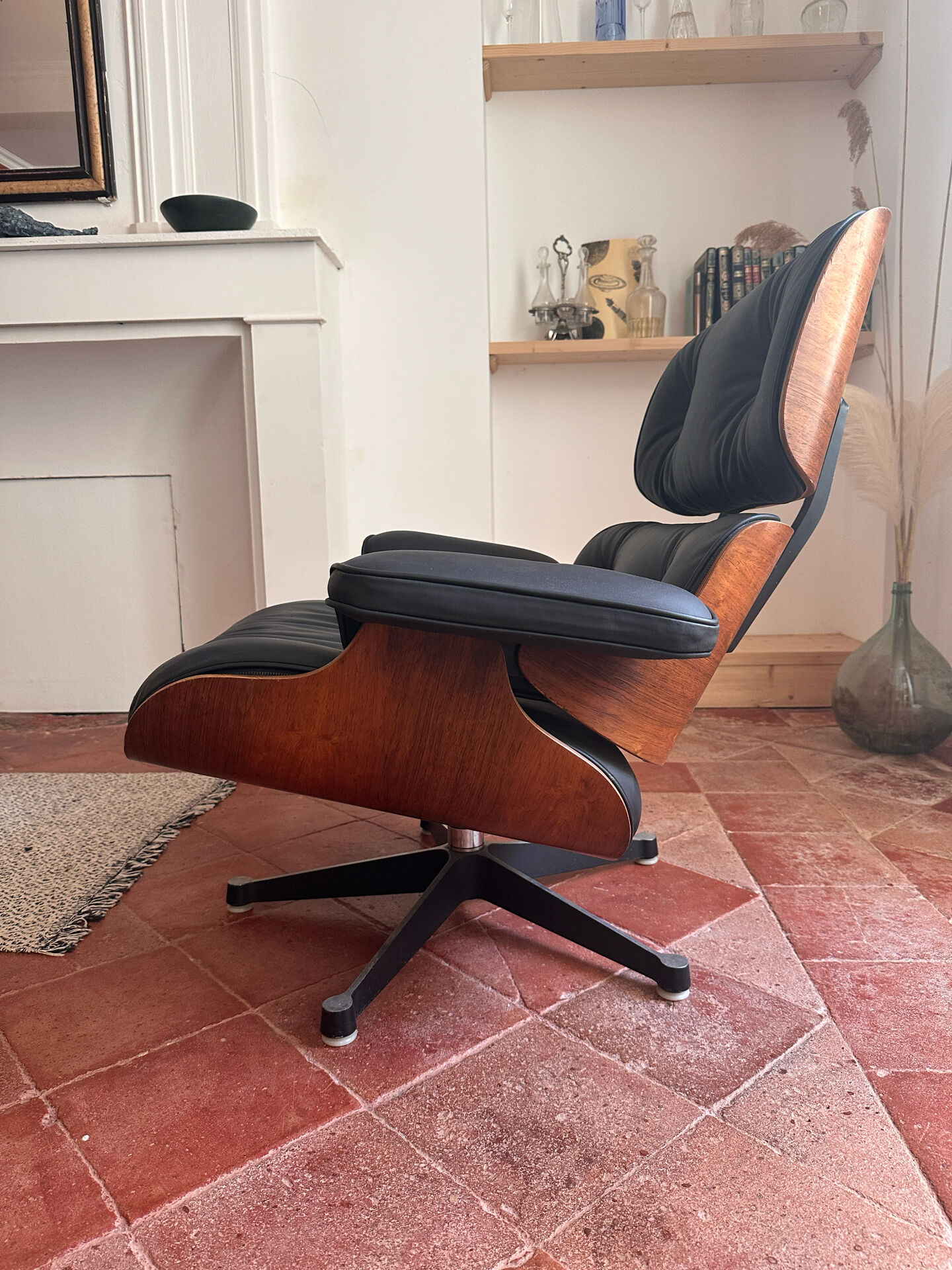Eames Lounge Chair Mobilier International edition