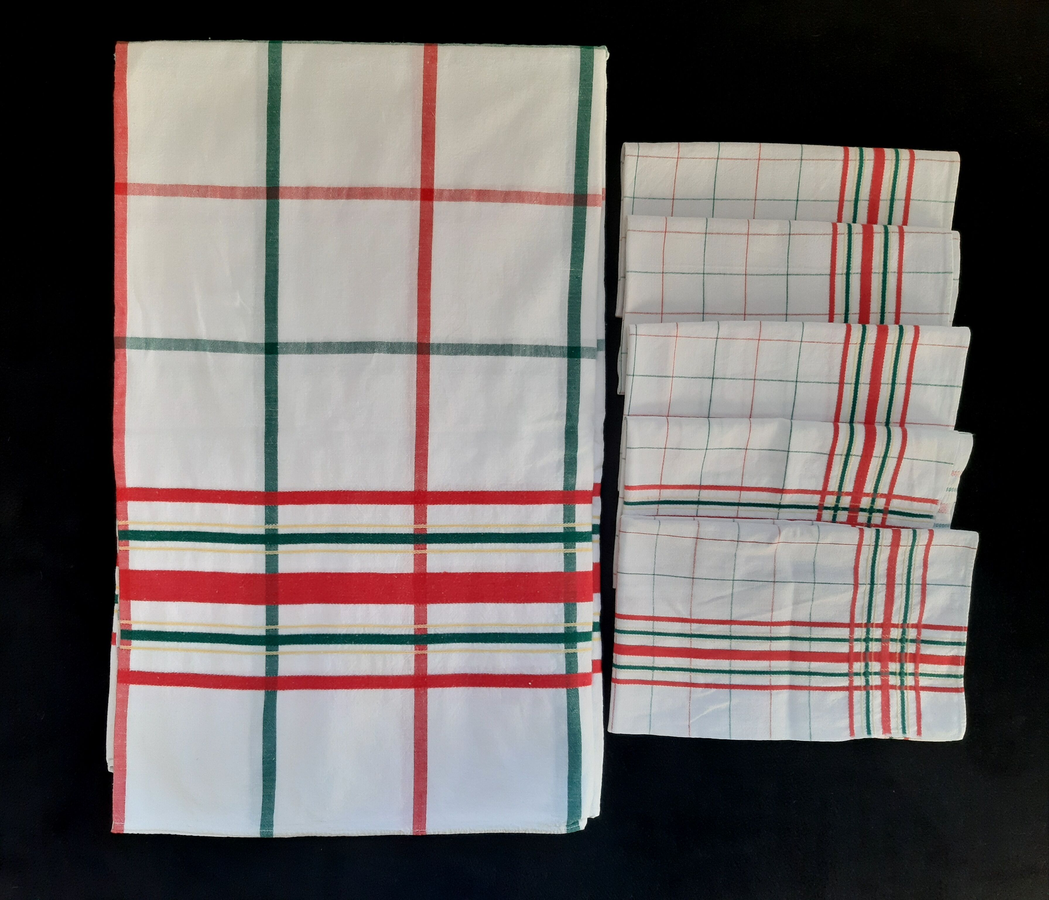 Tablecloth and towels