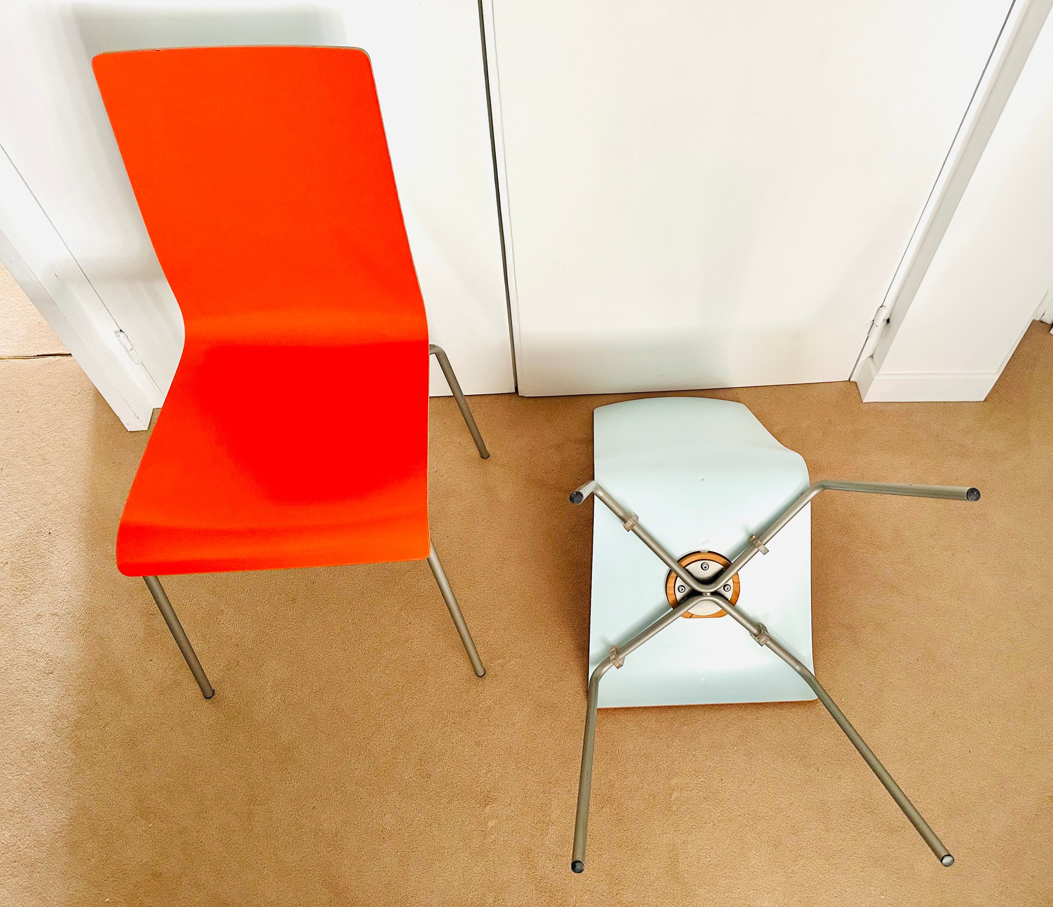 2 bicoloured wooden and steel chairs in orange and red from Habitat, around 1990.