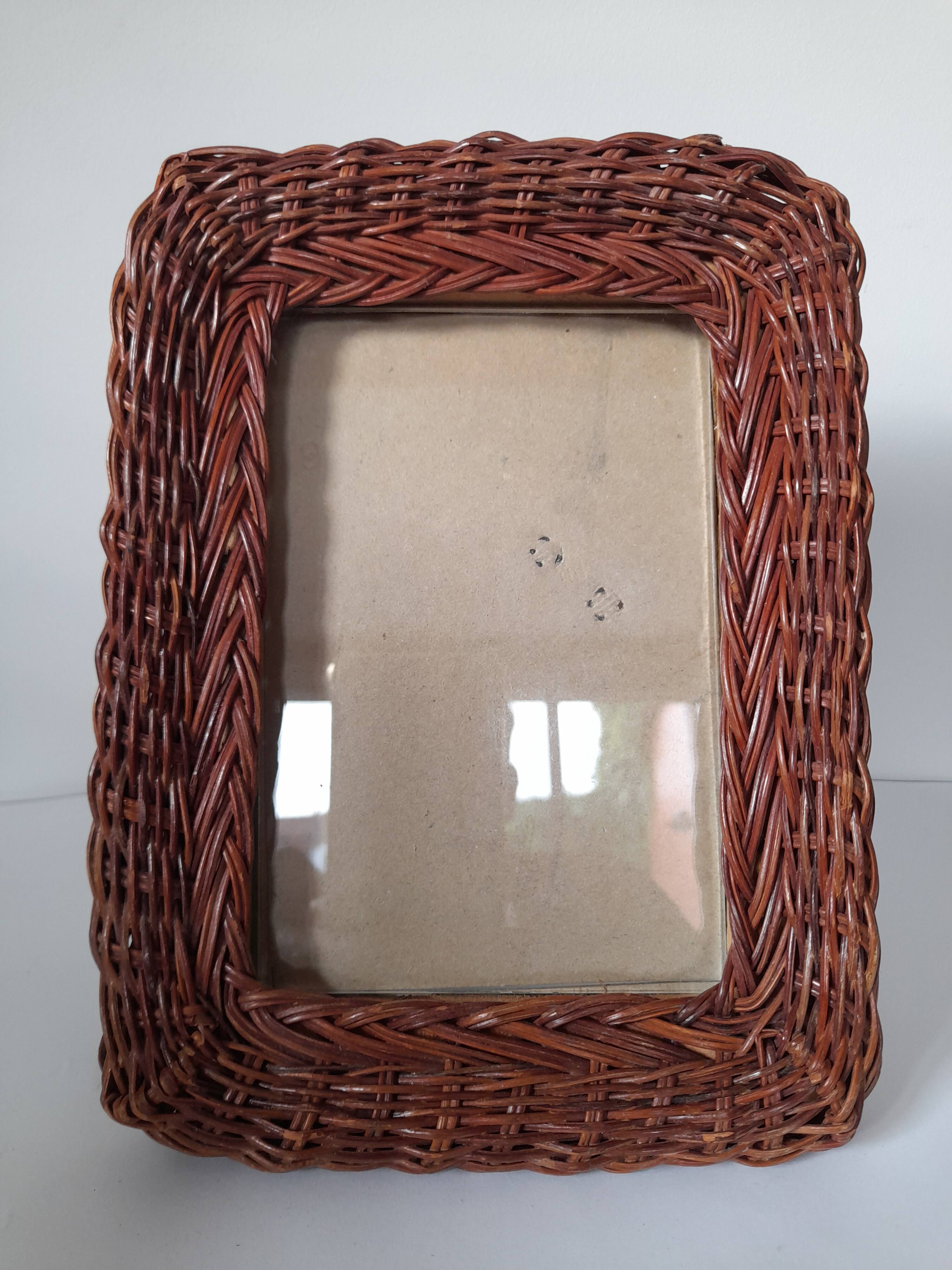 Wicker framed photo frame