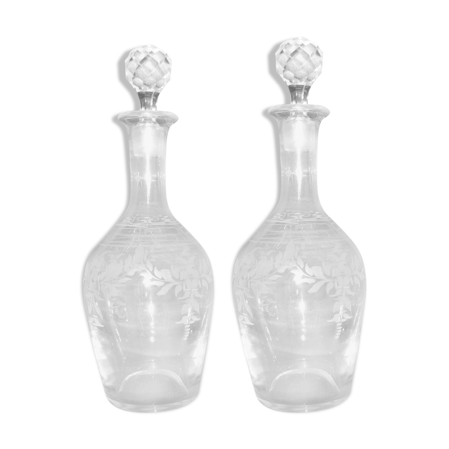 2 carafons of chiseled glass