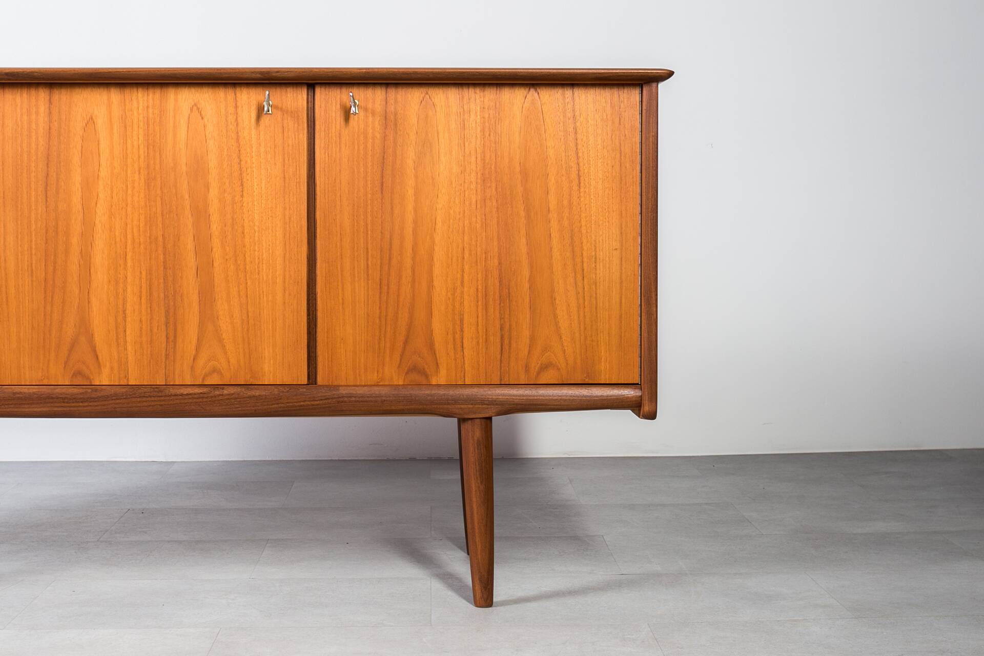 Buffet en teck du milieu du siècle par Brødrene Sørheim, Norvège, années 1960