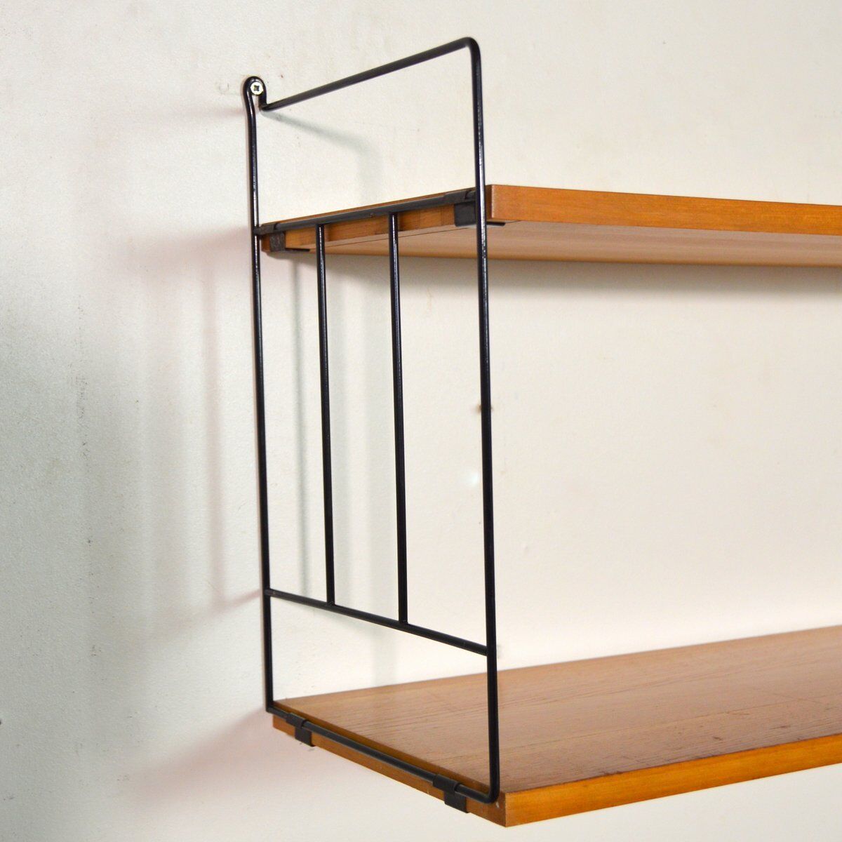 Shelf string 1960 vintage