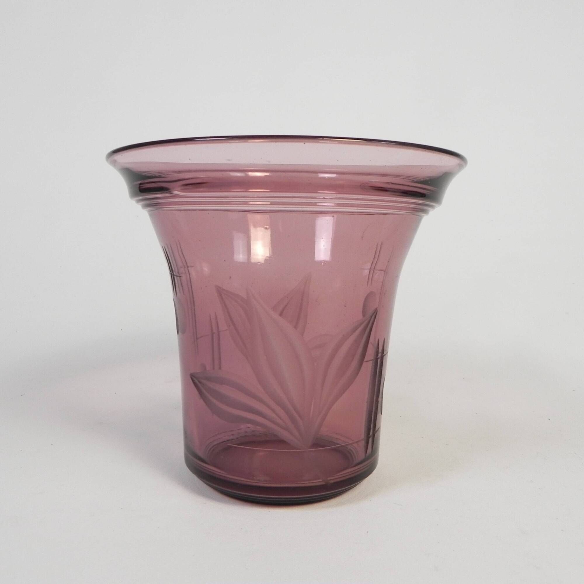 Art Deco vase with engraved geometric and floral motifs, 1930s