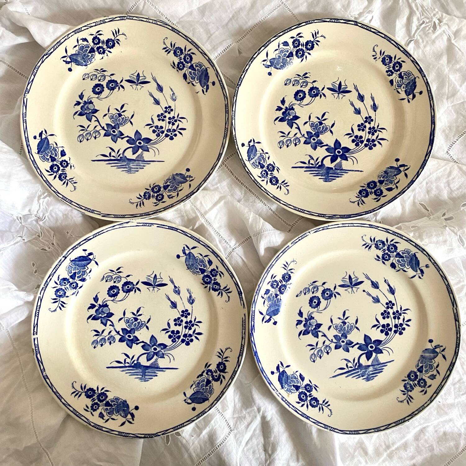 Assiettes à dessert Boch La Louvière Grand bouquet